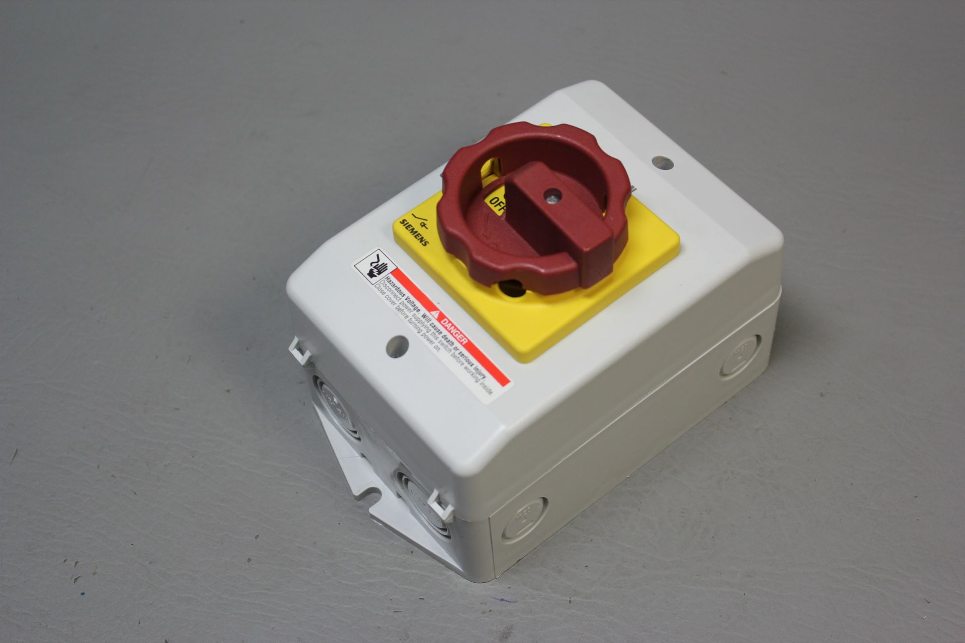 UNUSED SIEMENS SENTRON EMERGENCY SWITCH DISCONNECTOR