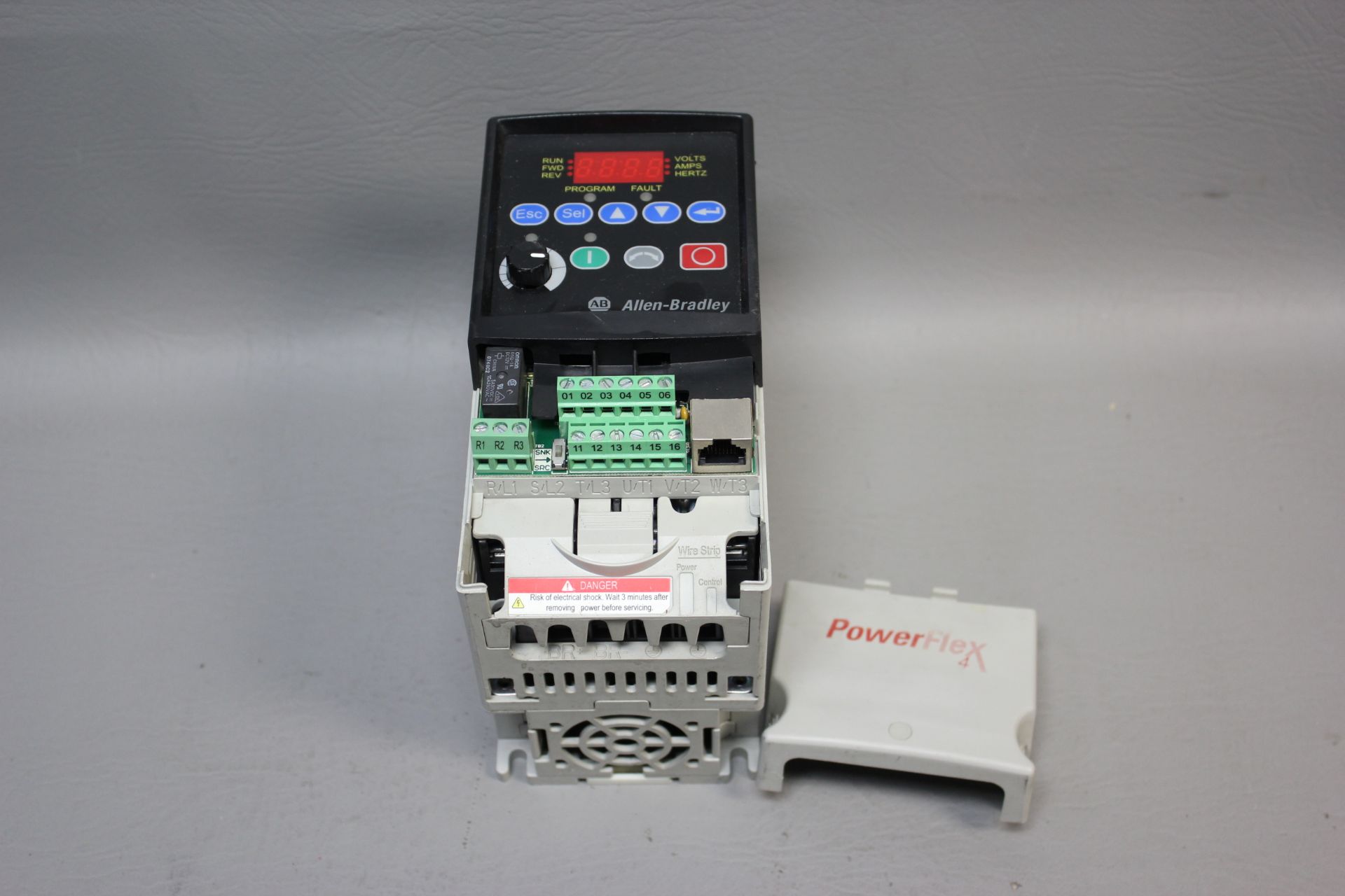 ALLEN BRADLEY POWERFLEX 4 1HP AC DRIVE - Image 2 of 3