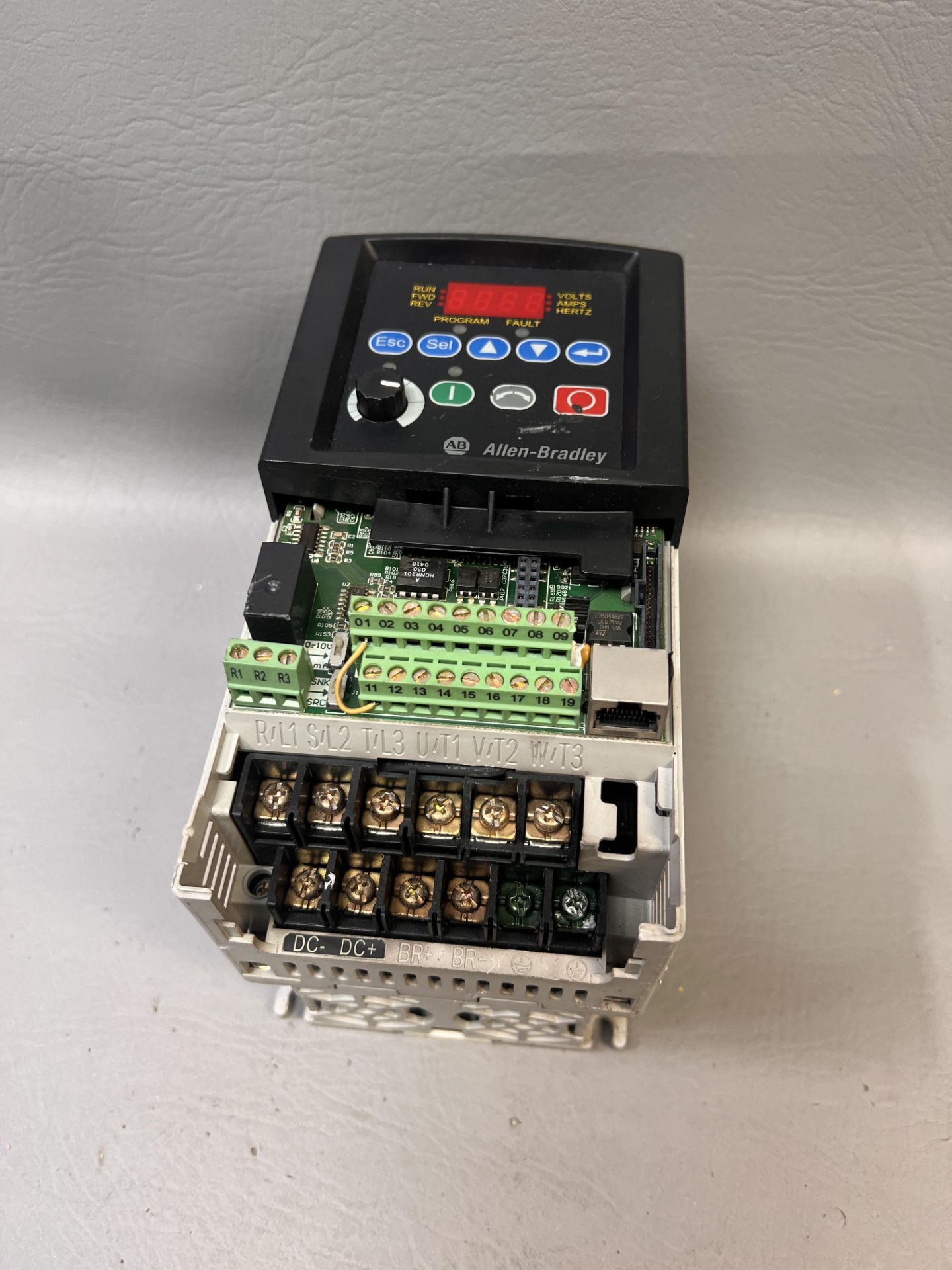 ALLEN BRADLEY POWERFLEX 40 AC DRIVE 5HP - Image 2 of 3