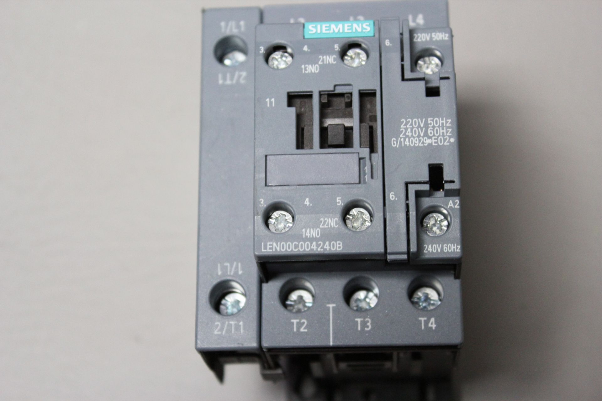 UNUSED SIEMENS LIGHTING CONTACTOR - Image 3 of 3