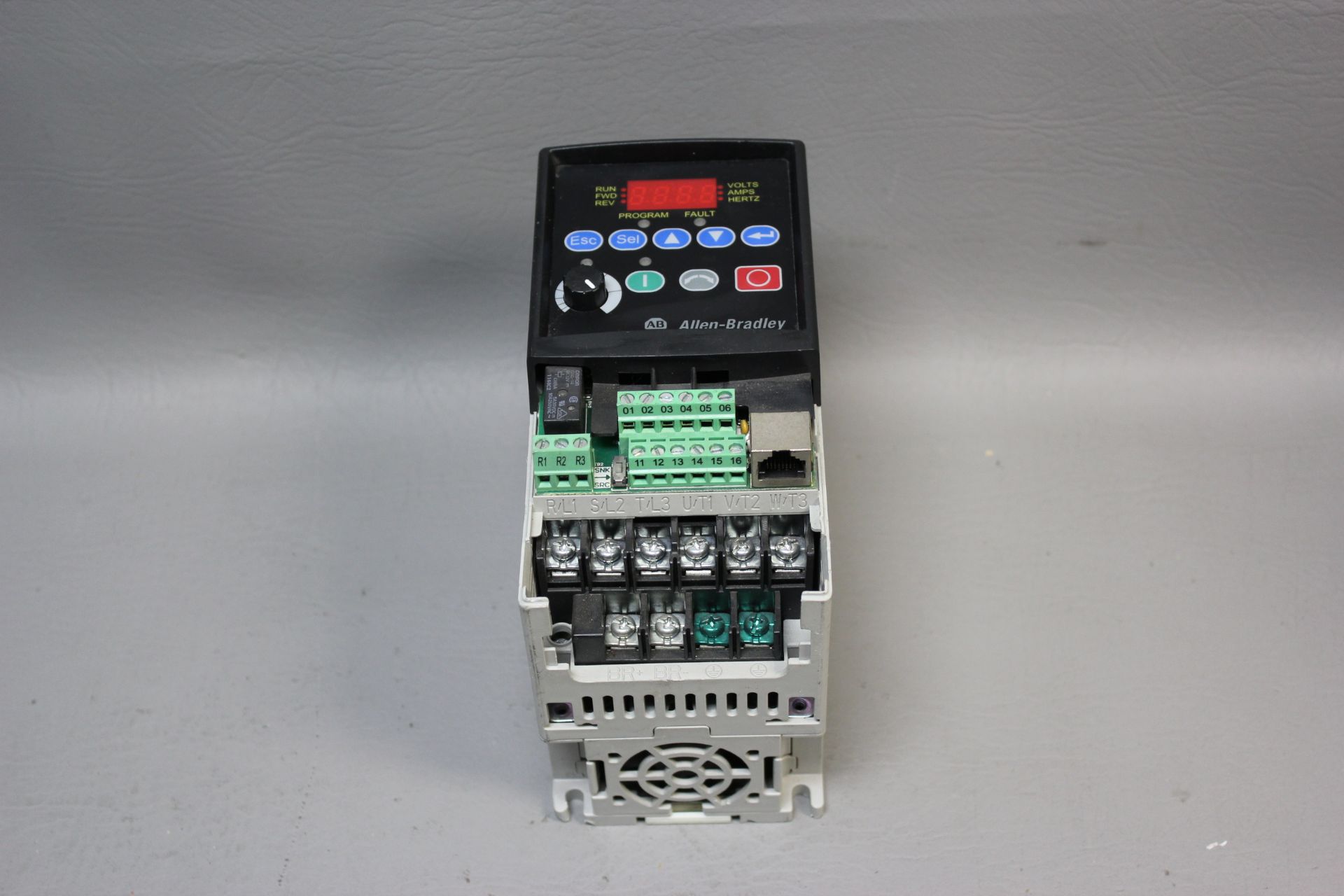 ALLEN BRADLEY POWERFLEX 4 1HP AC DRIVE