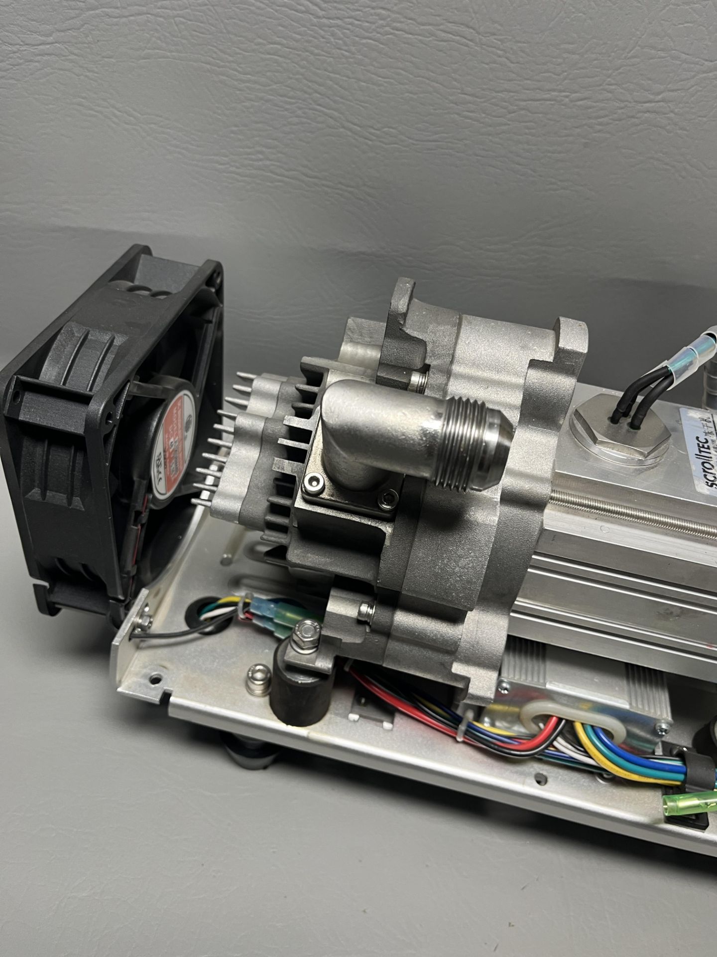 SCROLL LABS SCROLLTEC VACUUM PUMP - Image 2 of 5