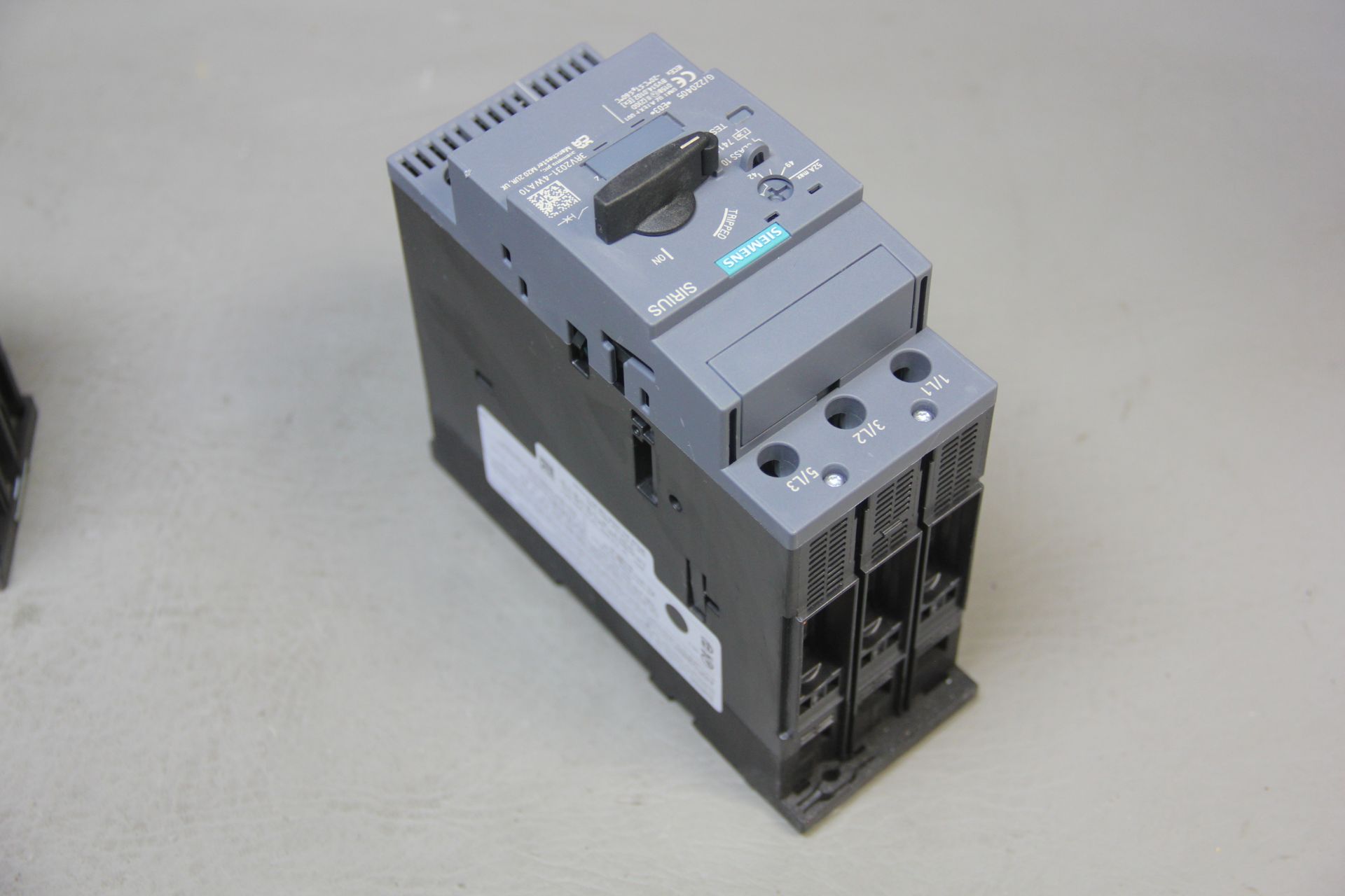 UNUSED SIEMENS MOTOR PROTECTION CIRCUIT BREAKER - Image 2 of 3