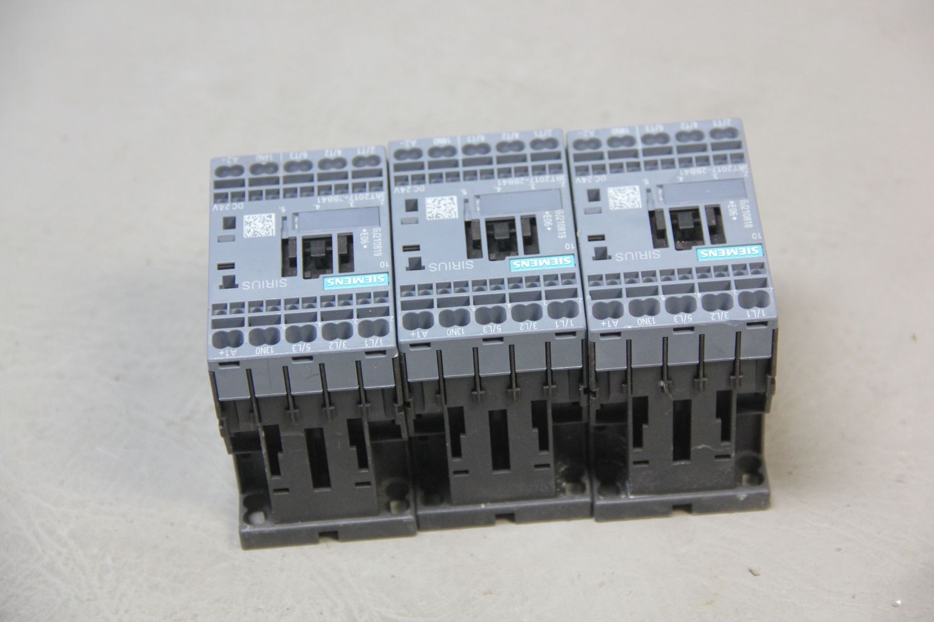 LOT OF 3 UNUSED SIEMENS CONTACTORS - Image 2 of 4