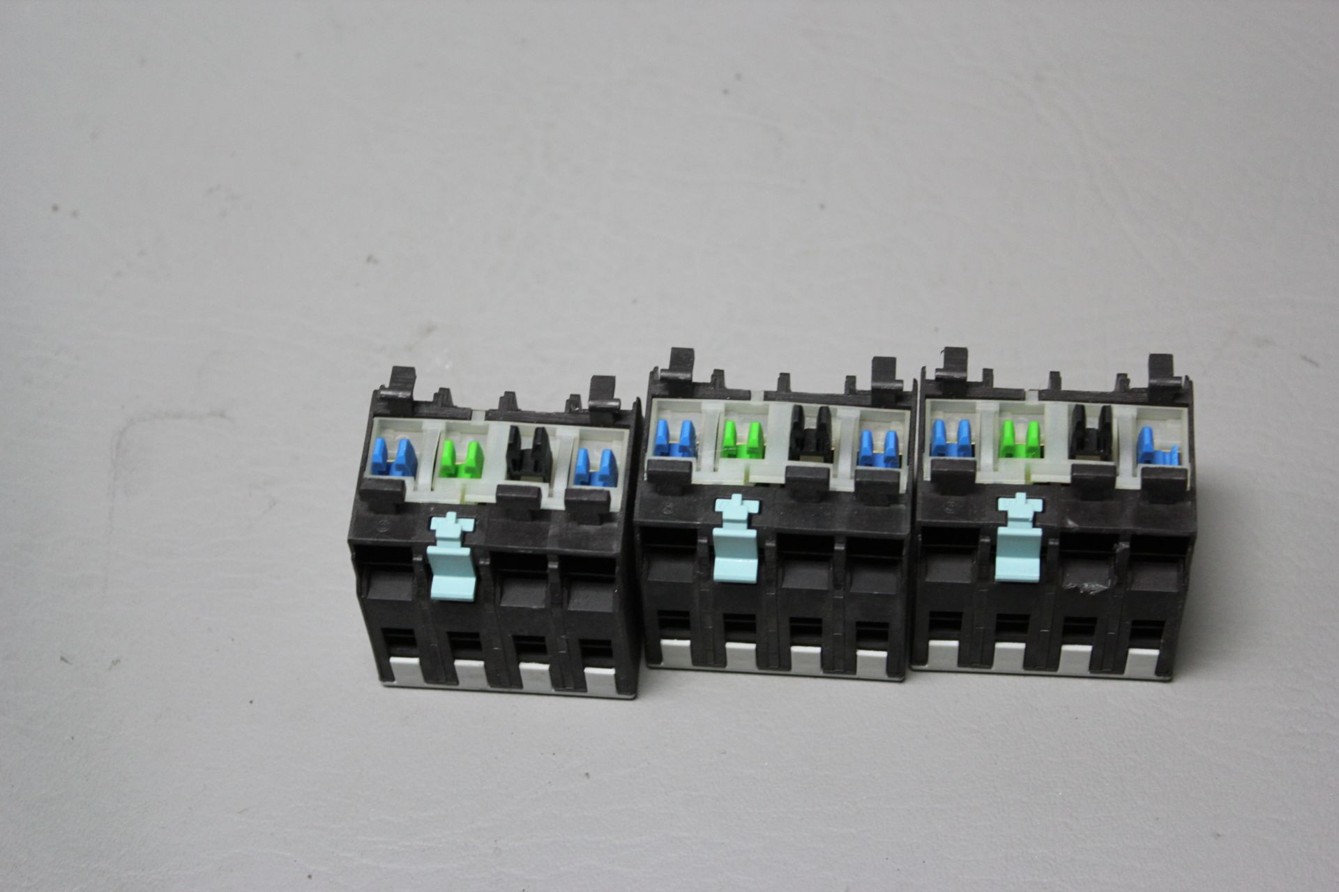 3 UNUSED SIEMENS AUX SWITCHES - Image 2 of 3