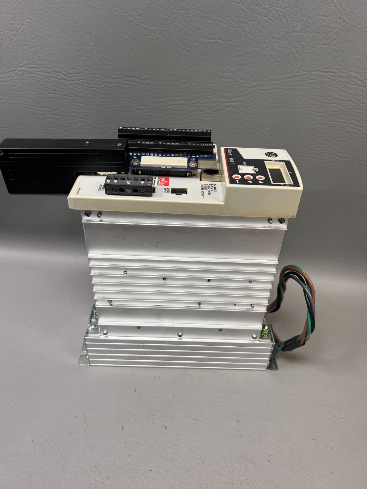 ALLEN BRADLEY KINETIX 300 SERVO DRIVE - Image 4 of 7