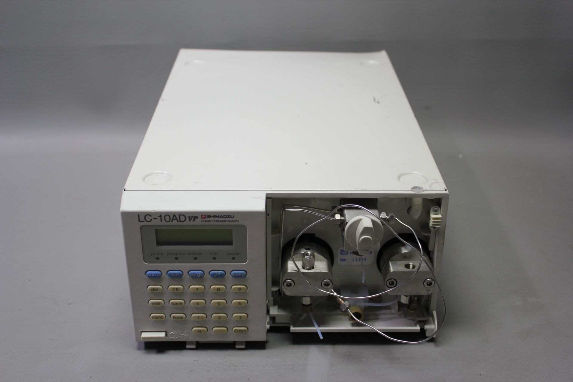 SHIMADZU LIQUID CHROMATOGRAPH