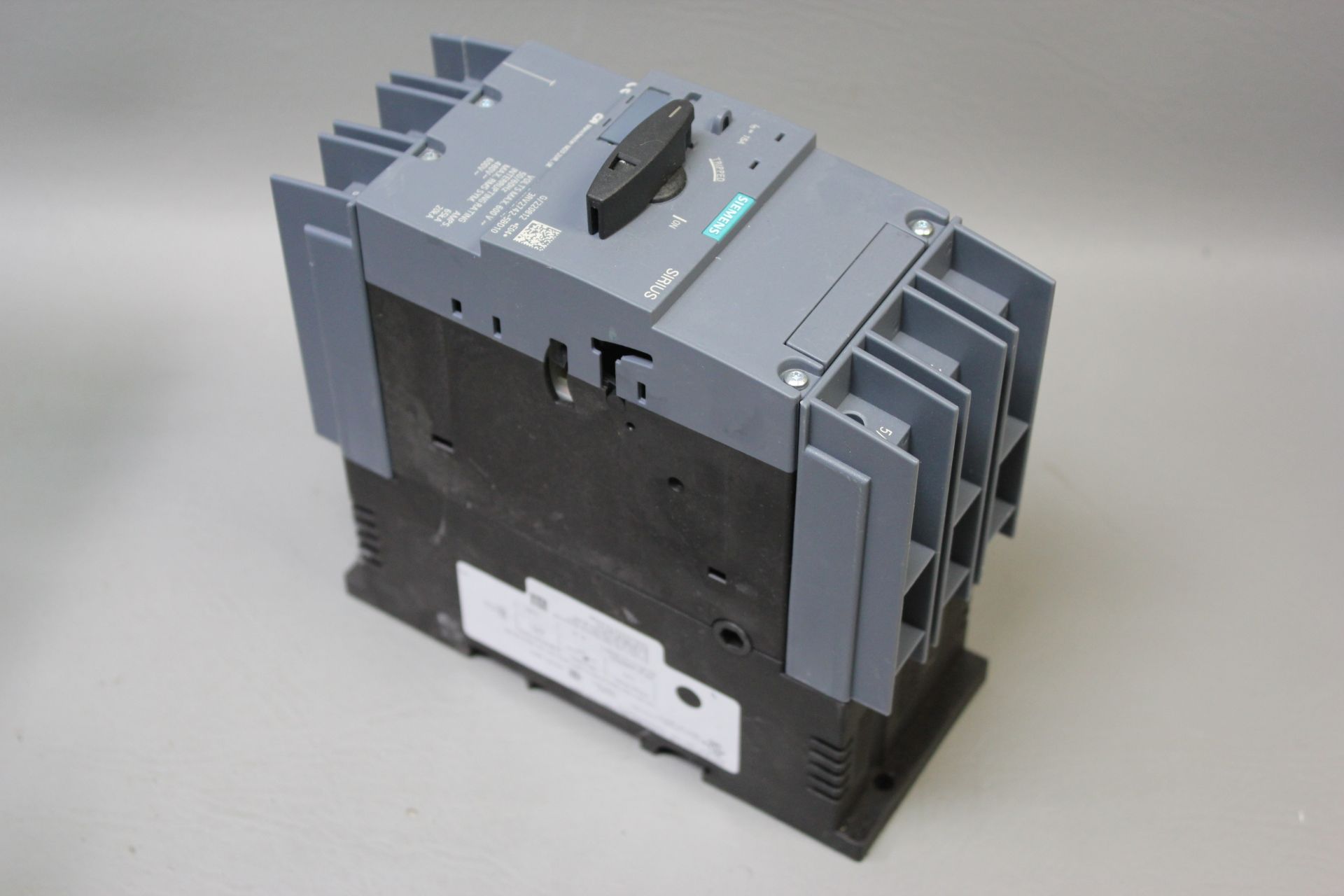 SIEMENS SIRIUS SYSTEM PROTECTION CIRCUIT BREAKER - Image 2 of 4