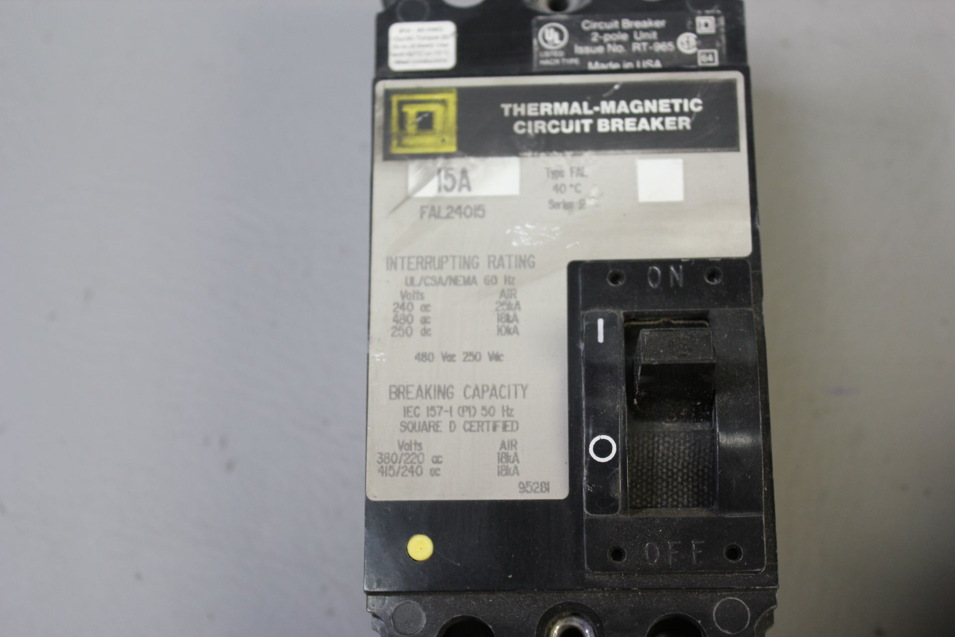 SQUARE D 15A THERMAL MAGNETIC CIRCUIT BREAKER - Image 6 of 6