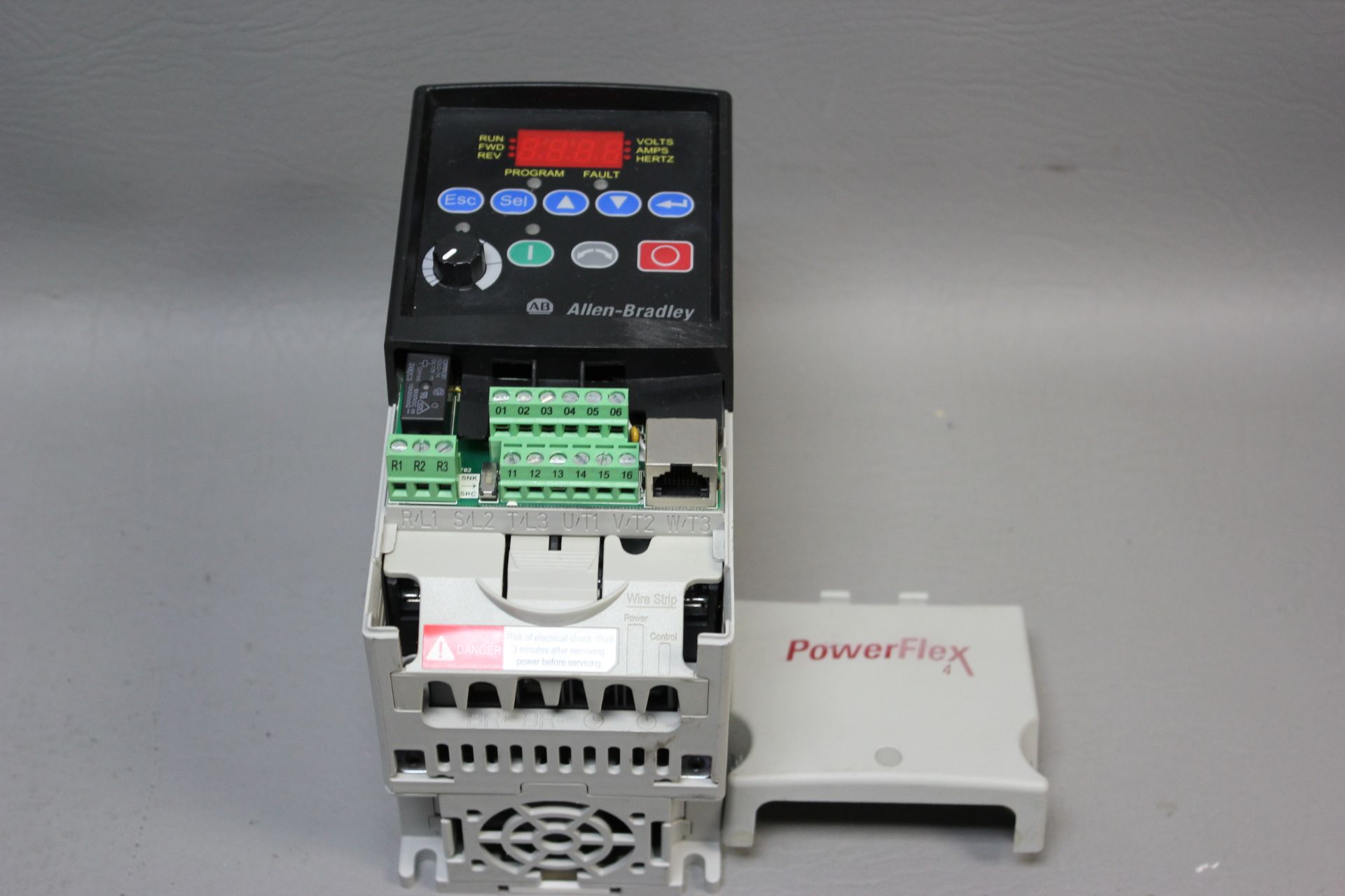 ALLEN BRADLEY POWERFLEX 4 1HP AC DRIVE - Image 2 of 3