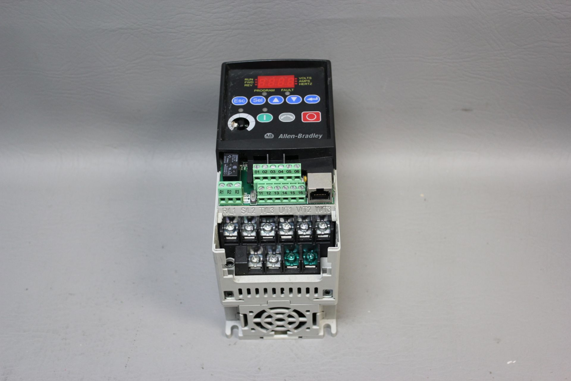 ALLEN BRADLEY POWERFLEX 4 1HP AC DRIVE