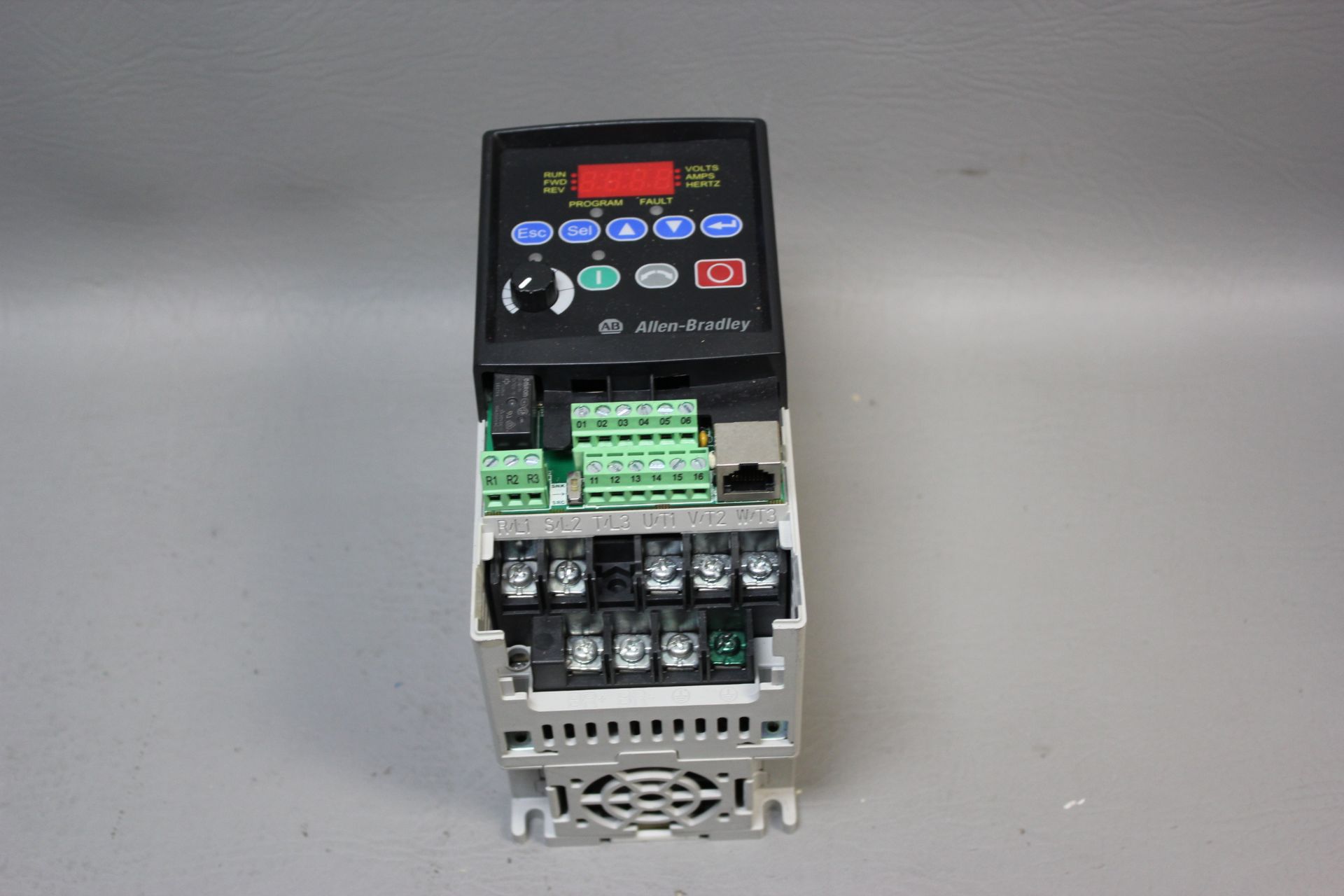 ALLEN BRADLEY POWERFLEX 4 .5HP AC DRIVE