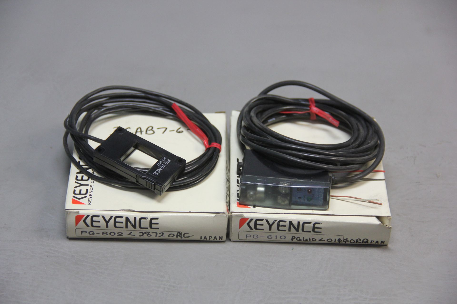 NEW KEYENCE OPTICAL PASSAGE SENSOR & AMPLIFIER