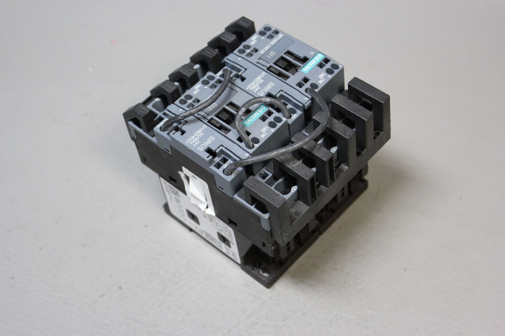 UNUSED SIEMENS REVERSING CONTACTOR - Image 2 of 3