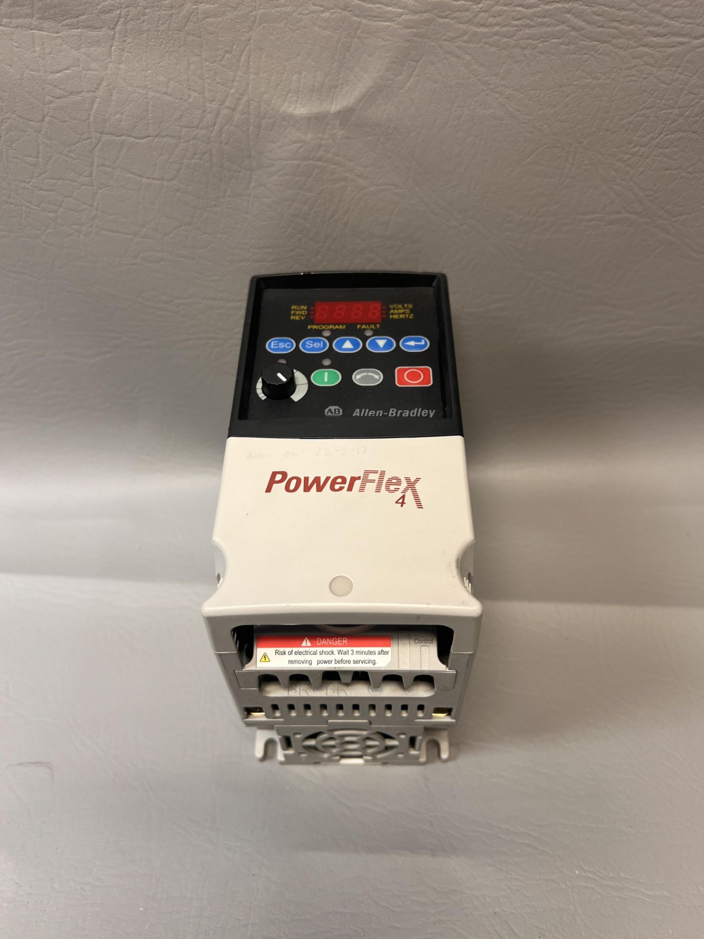 ALLEN BRADLEY POWERFLEX 4 AC DRIVE 1HP