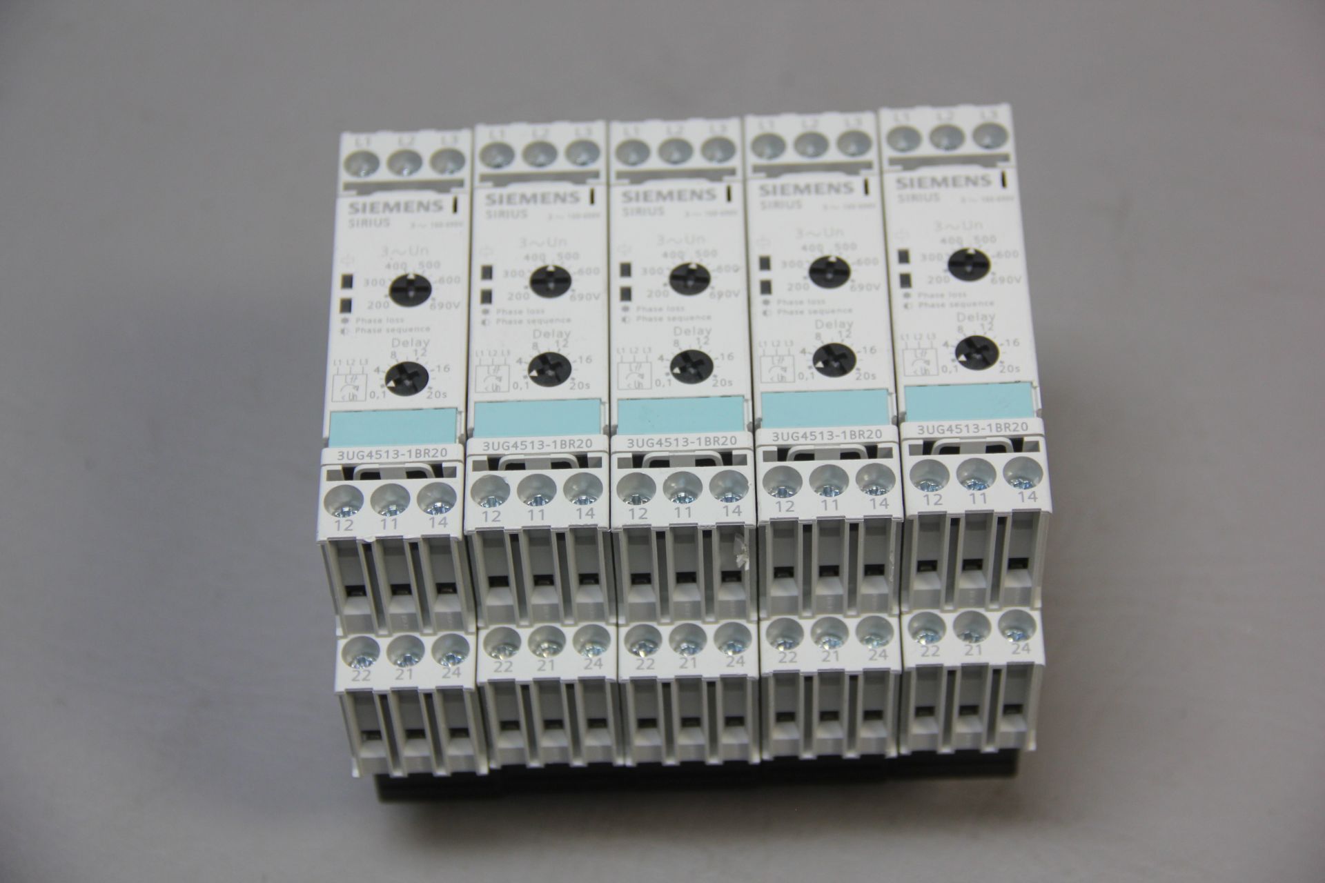 5 UNUSED SIEMENS ANALOG MONITORING RELAYS