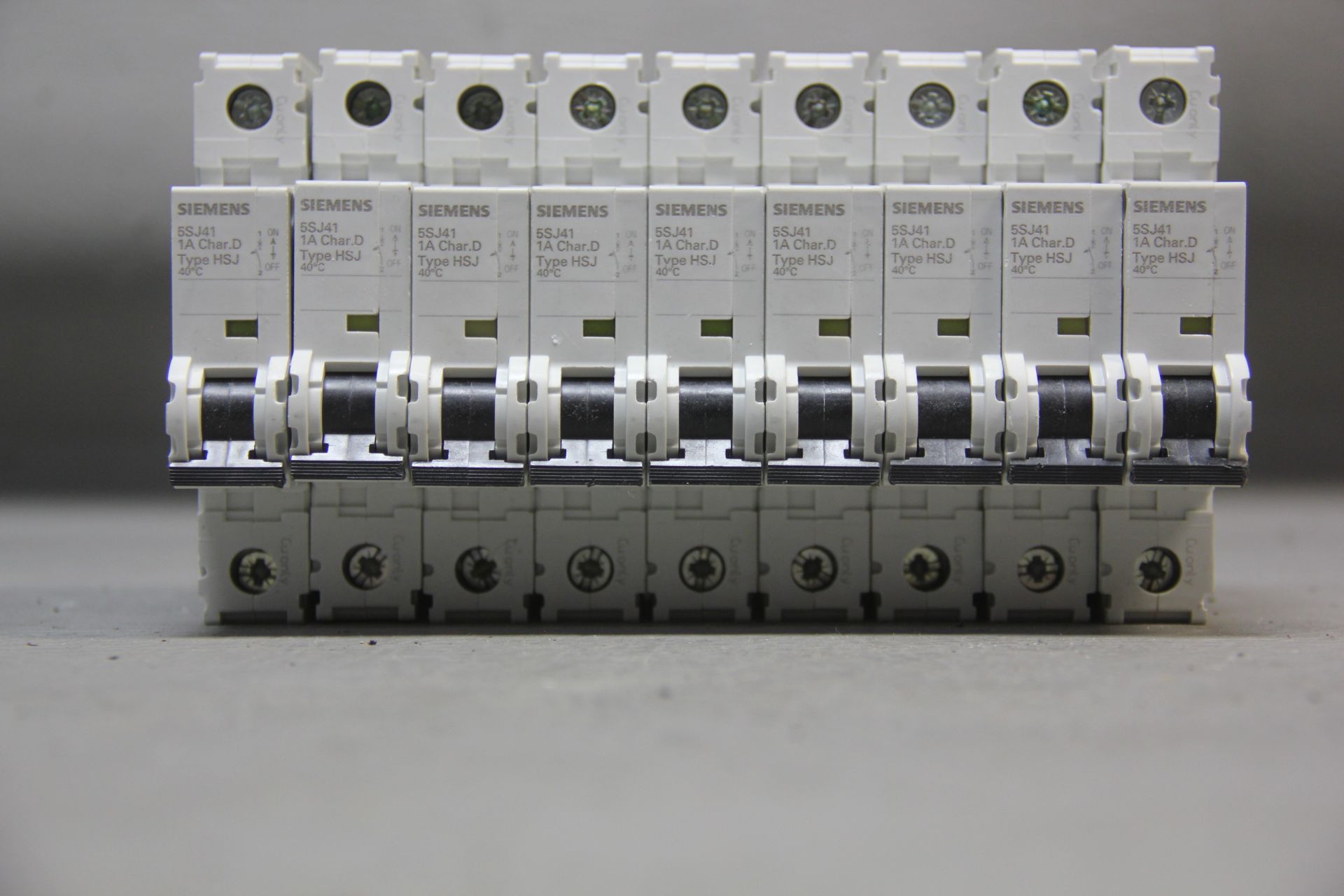 LOT OF UNUSED SIEMENS CIRCUIT BREAKERS - Image 3 of 4