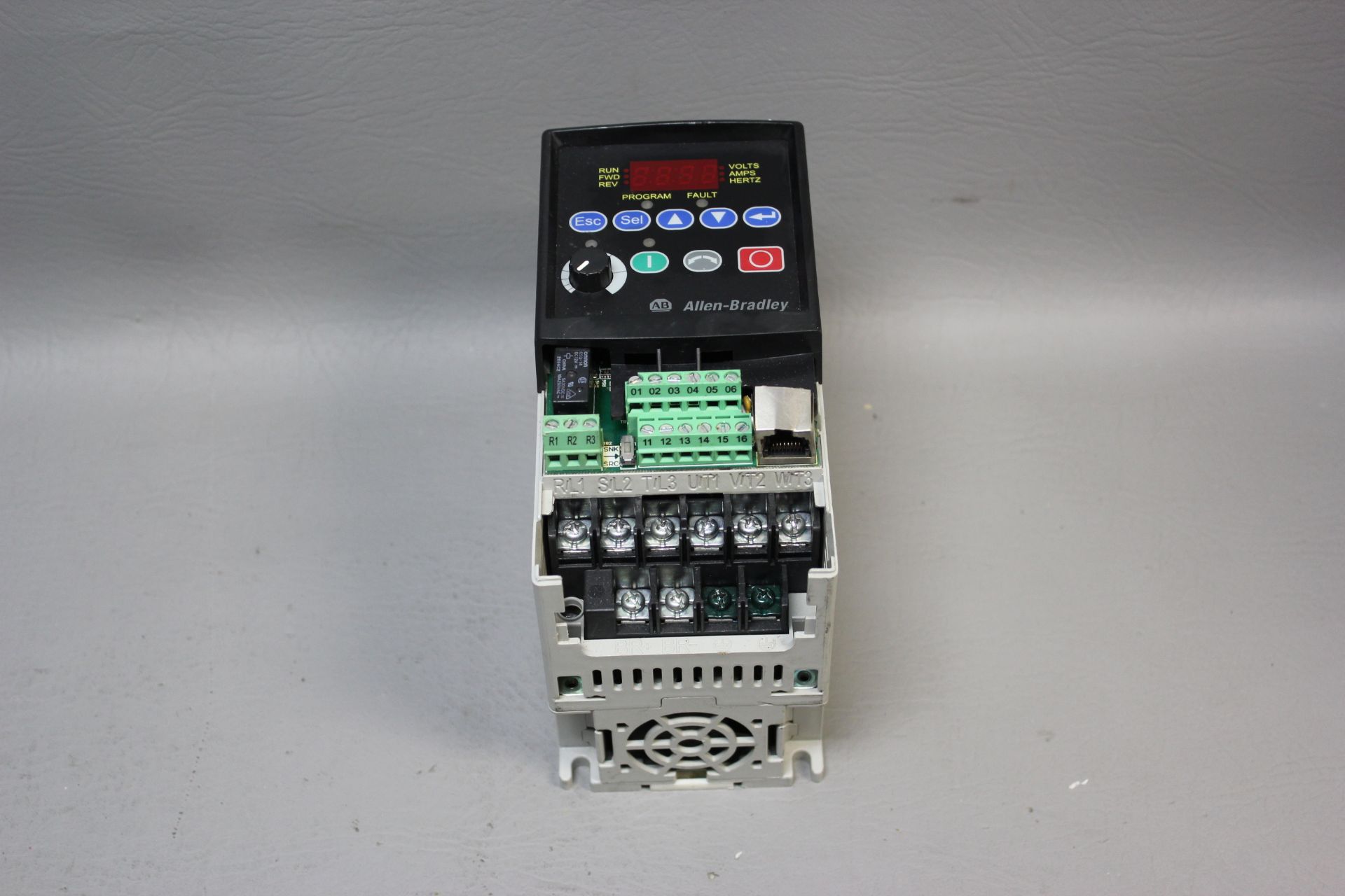 ALLEN BRADLEY POWERFLEX 4 1HP AC DRIVE