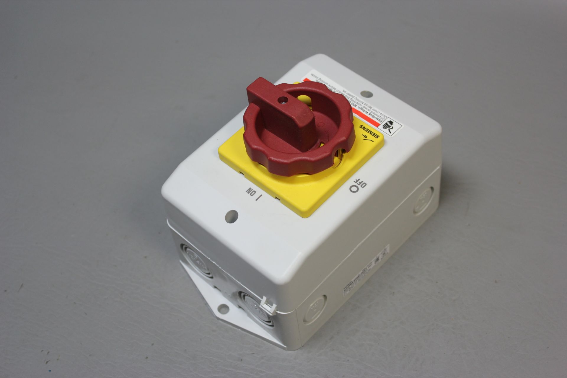 UNUSED SIEMENS SENTRON EMERGENCY SWITCH DISCONNECTOR