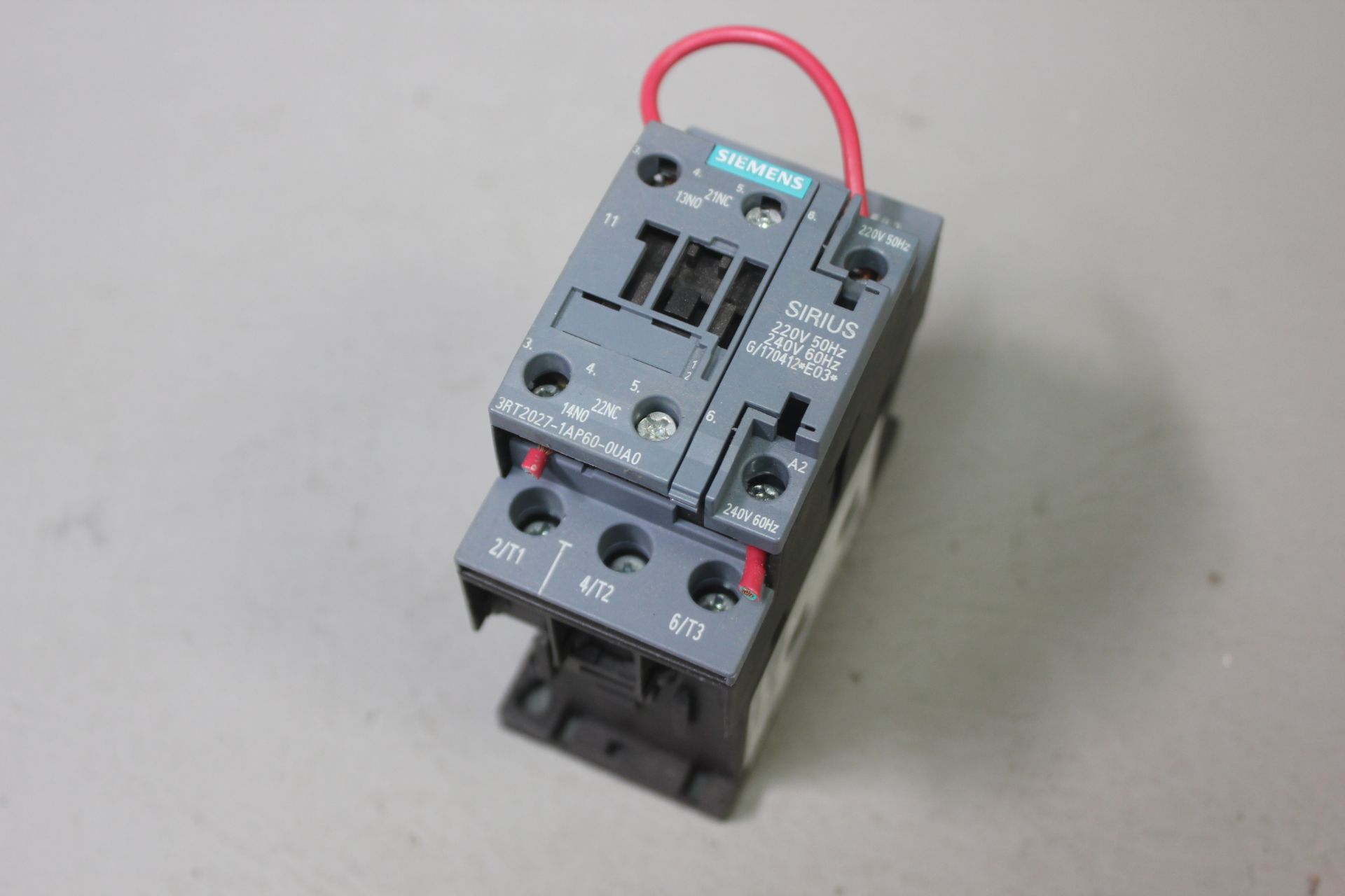 SIEMENS CONTACTOR WITH AUX CONTACT