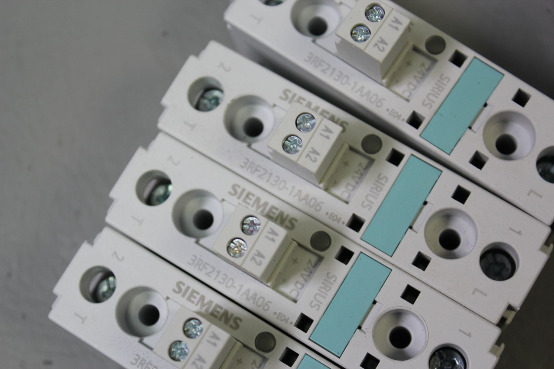 LOT OF 10 SIEMENS SEMICONDUCTOR RELAYS - Image 2 of 3