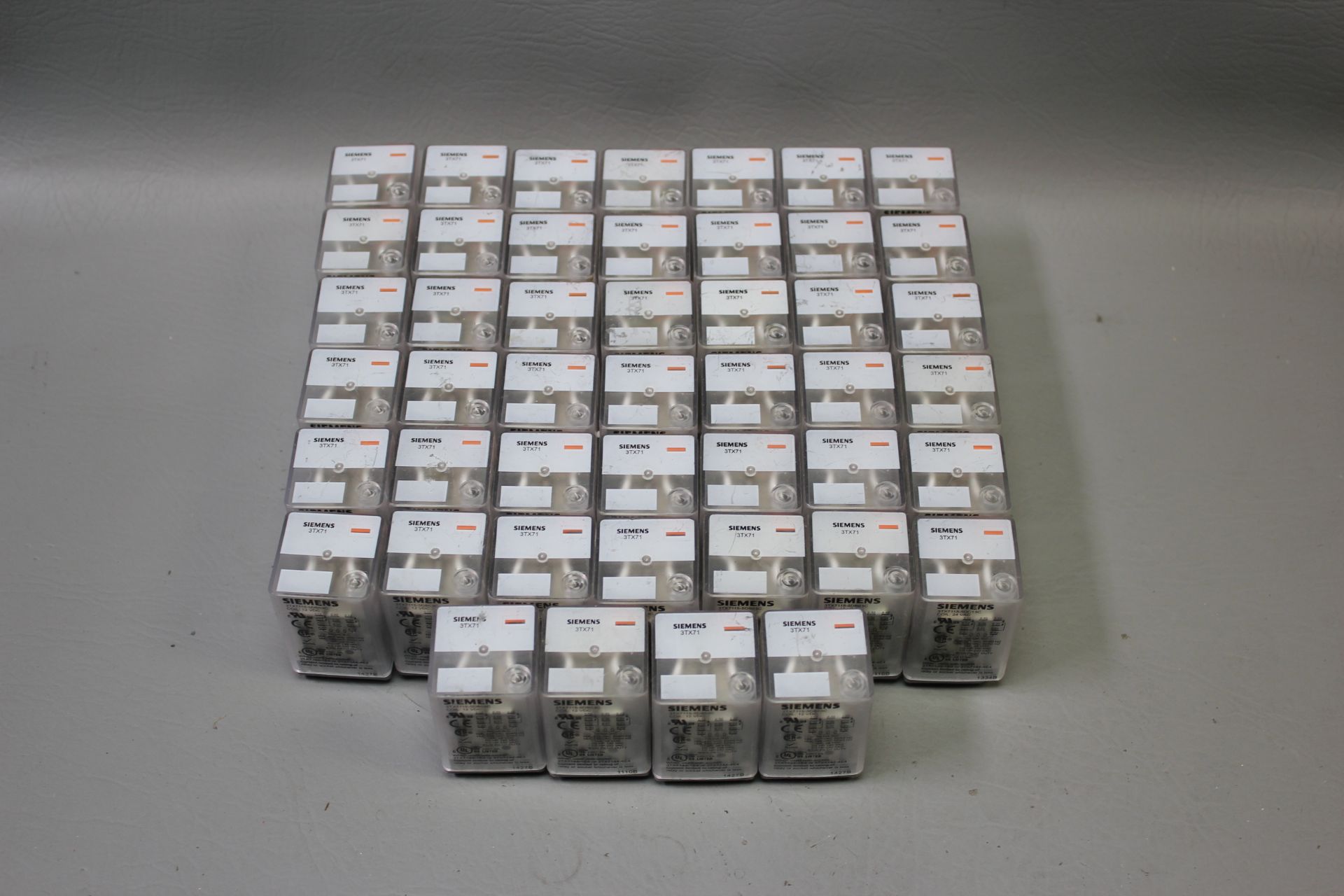 LOT OF 46 SIEMENS RELAYS