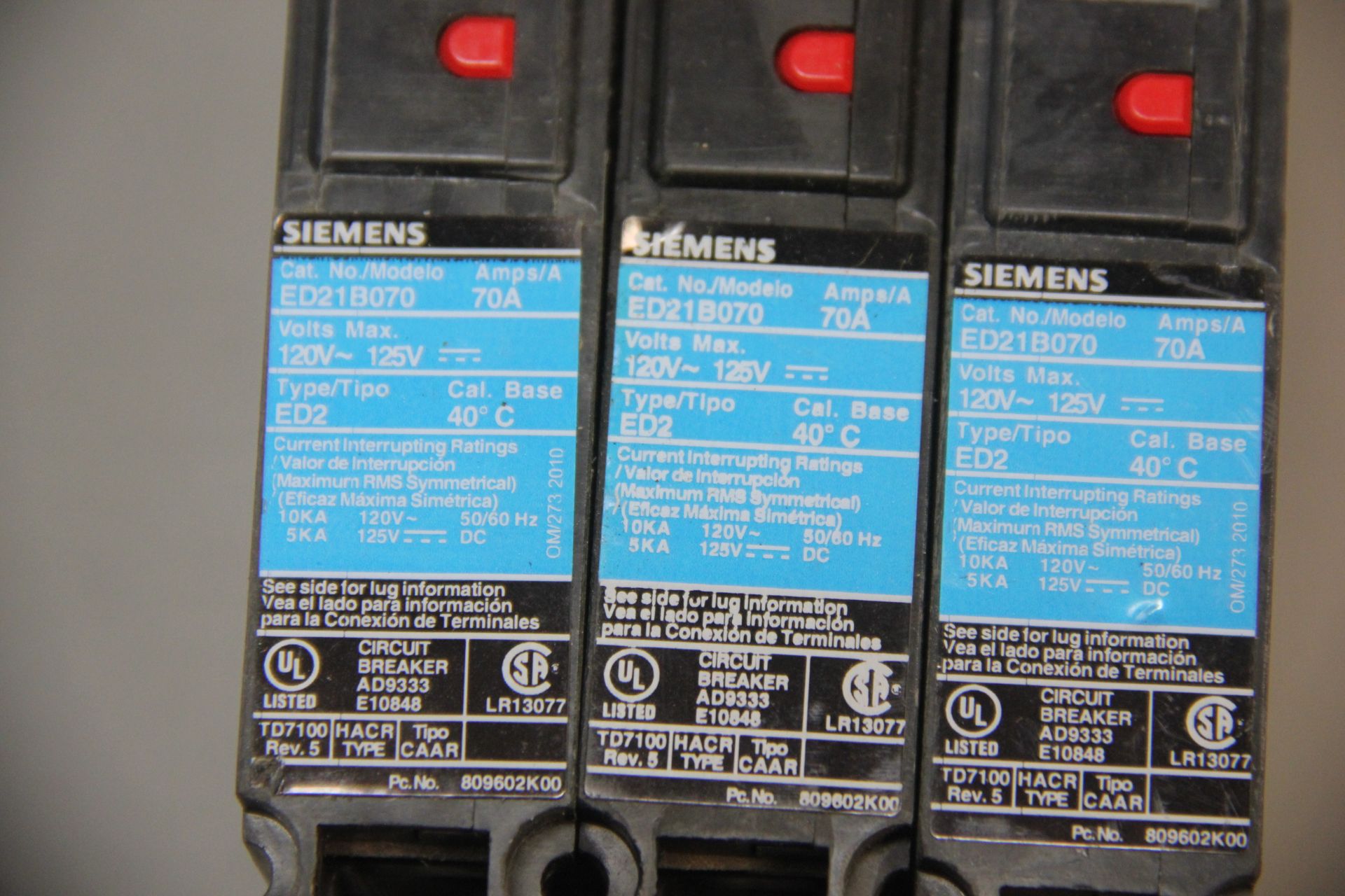 3 UNUSED SIEMENS 70A CIRCUIT BREAKERS - Image 4 of 4