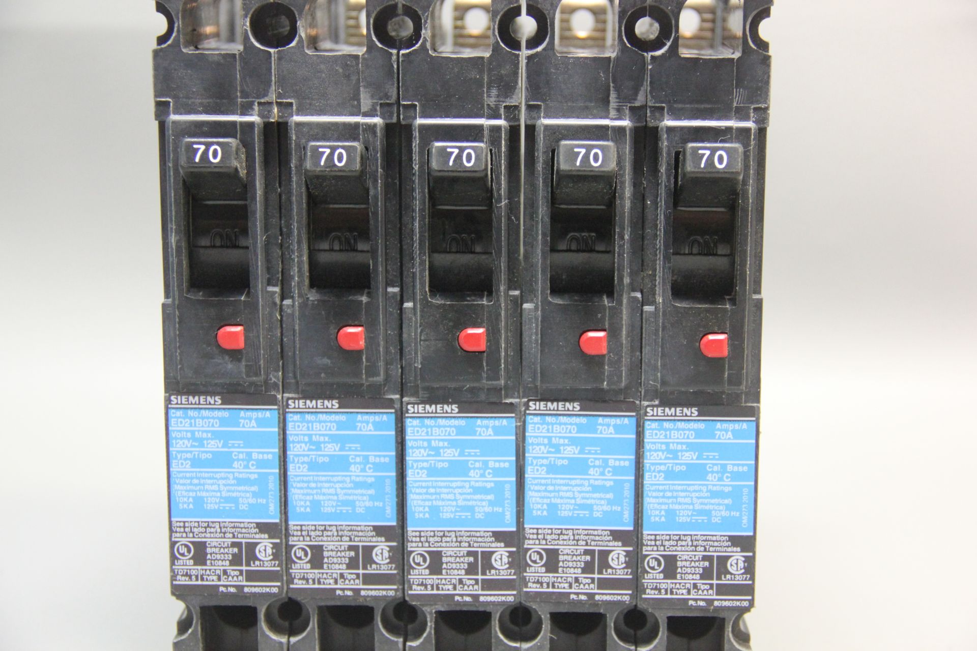 5 UNUSED SIEMENS 70A CIRCUIT BREAKERS - Image 4 of 5