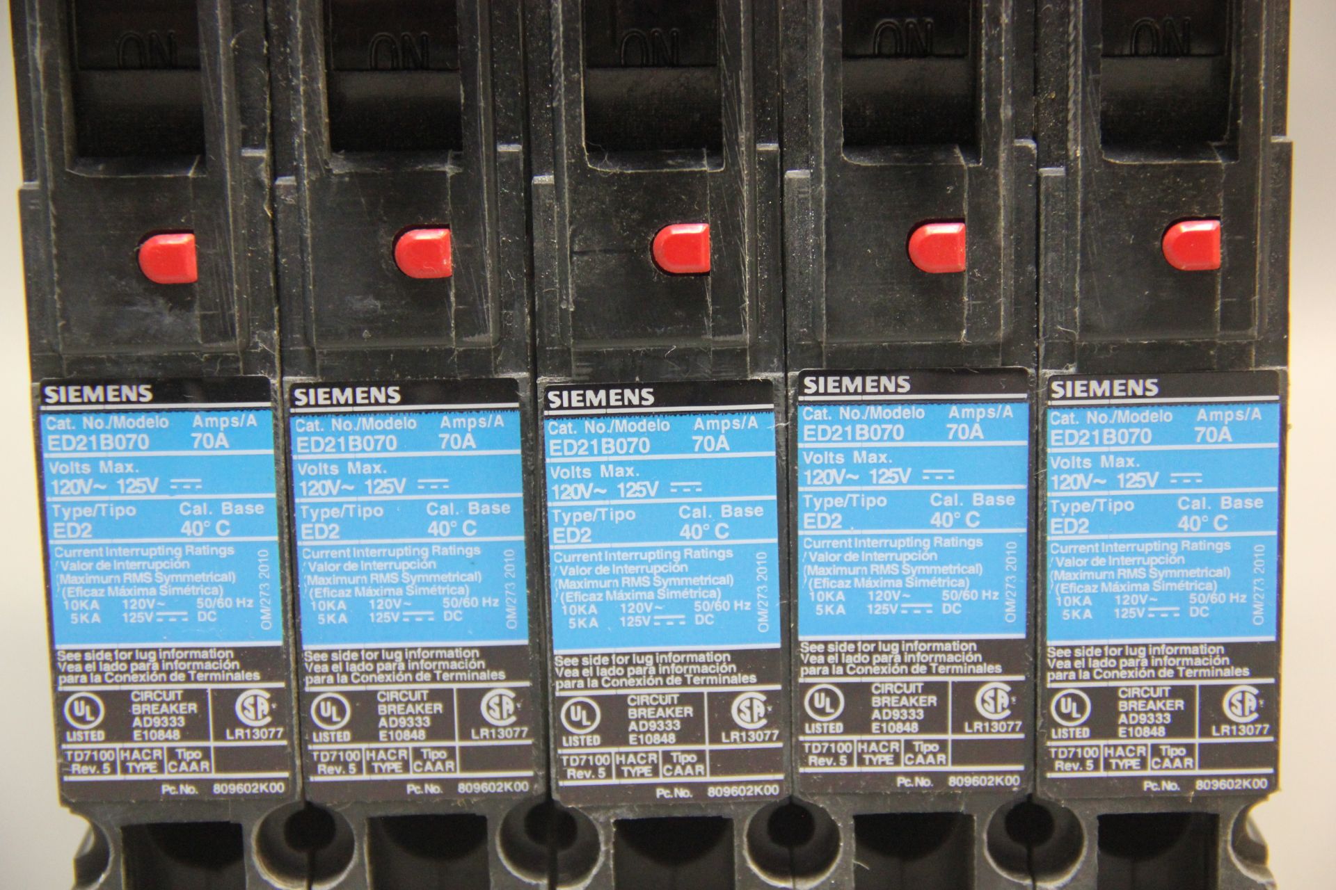 5 UNUSED SIEMENS 70A CIRCUIT BREAKERS - Image 5 of 5