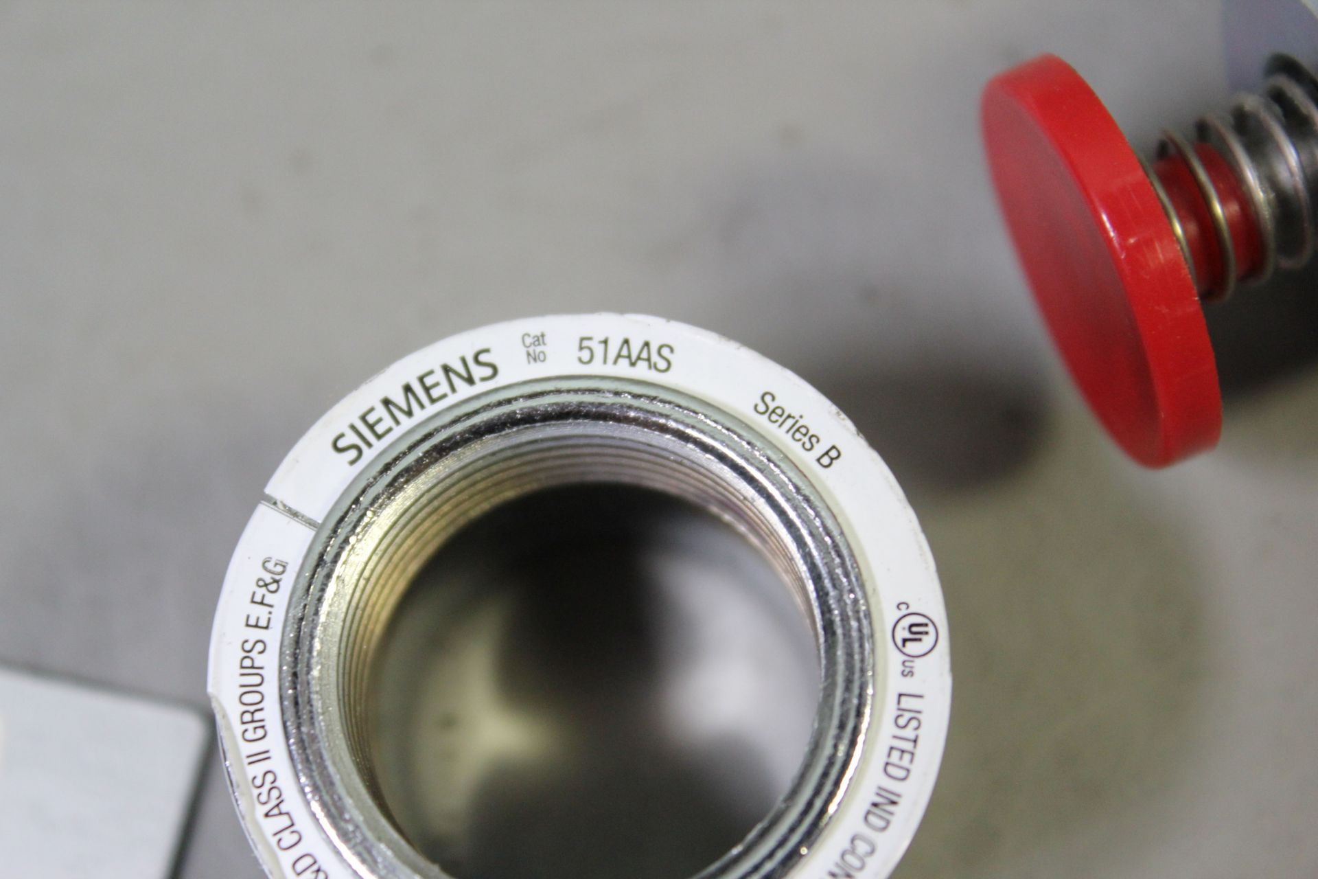 UNUSED SIEMENS EXTENDED RED PUSHBUTTON OPERATOR - Image 3 of 4