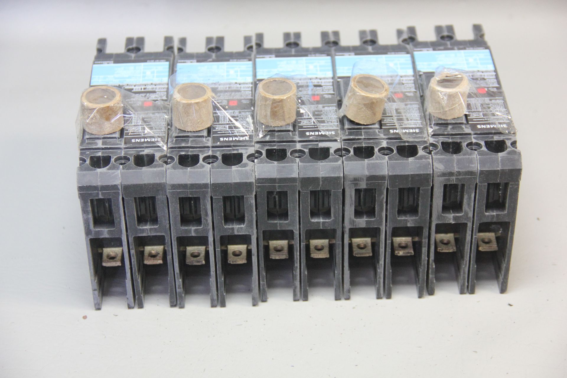 LOT OF 5 SIEMENS SENTRON SERIES 90A CIRCUIT BREAKERS - Image 2 of 6