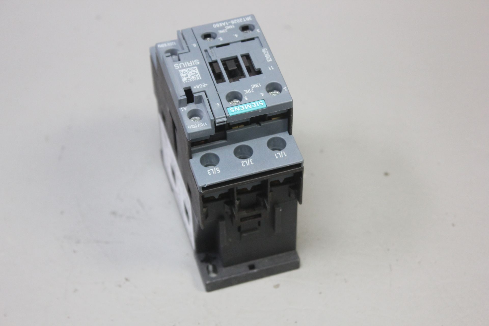 SIEMENS CONTACTOR WITH AUX CONTACT - Image 2 of 3