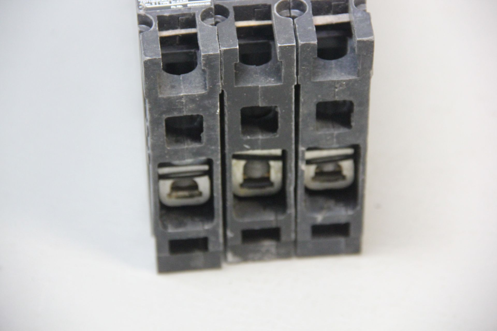 3 UNUSED SIEMENS 70A CIRCUIT BREAKERS - Image 2 of 4