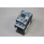 SIEMENS CONTACTOR WITH AUX CONTACT