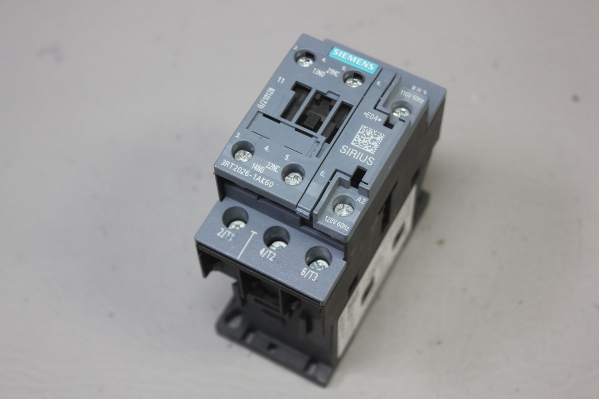 SIEMENS CONTACTOR WITH AUX CONTACT