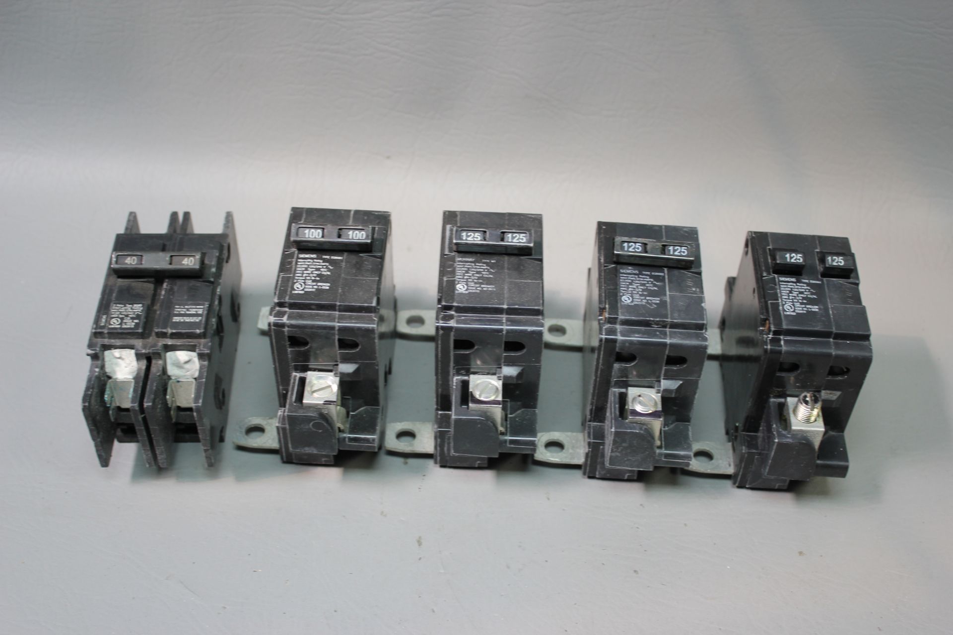 LOT OF 5 SIEMENS CIRCUIT BREAKERS