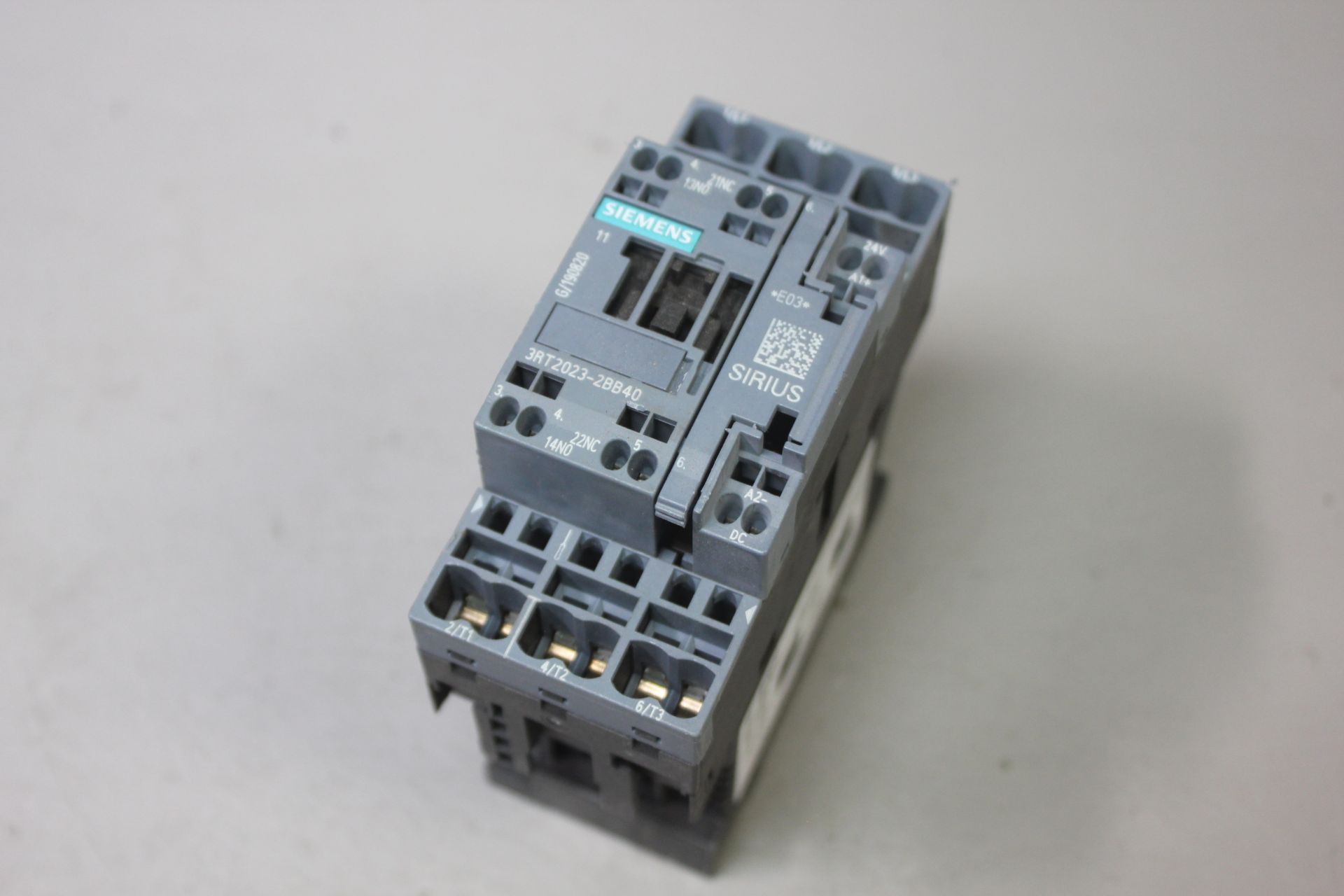 SIEMENS CONTACTOR WITH AUX CONTACT