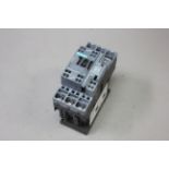 SIEMENS CONTACTOR WITH AUX CONTACT