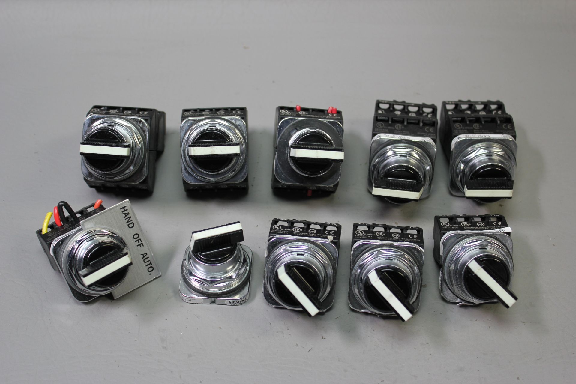 LOT OF SIEMENS SELECTOR SWITCHES