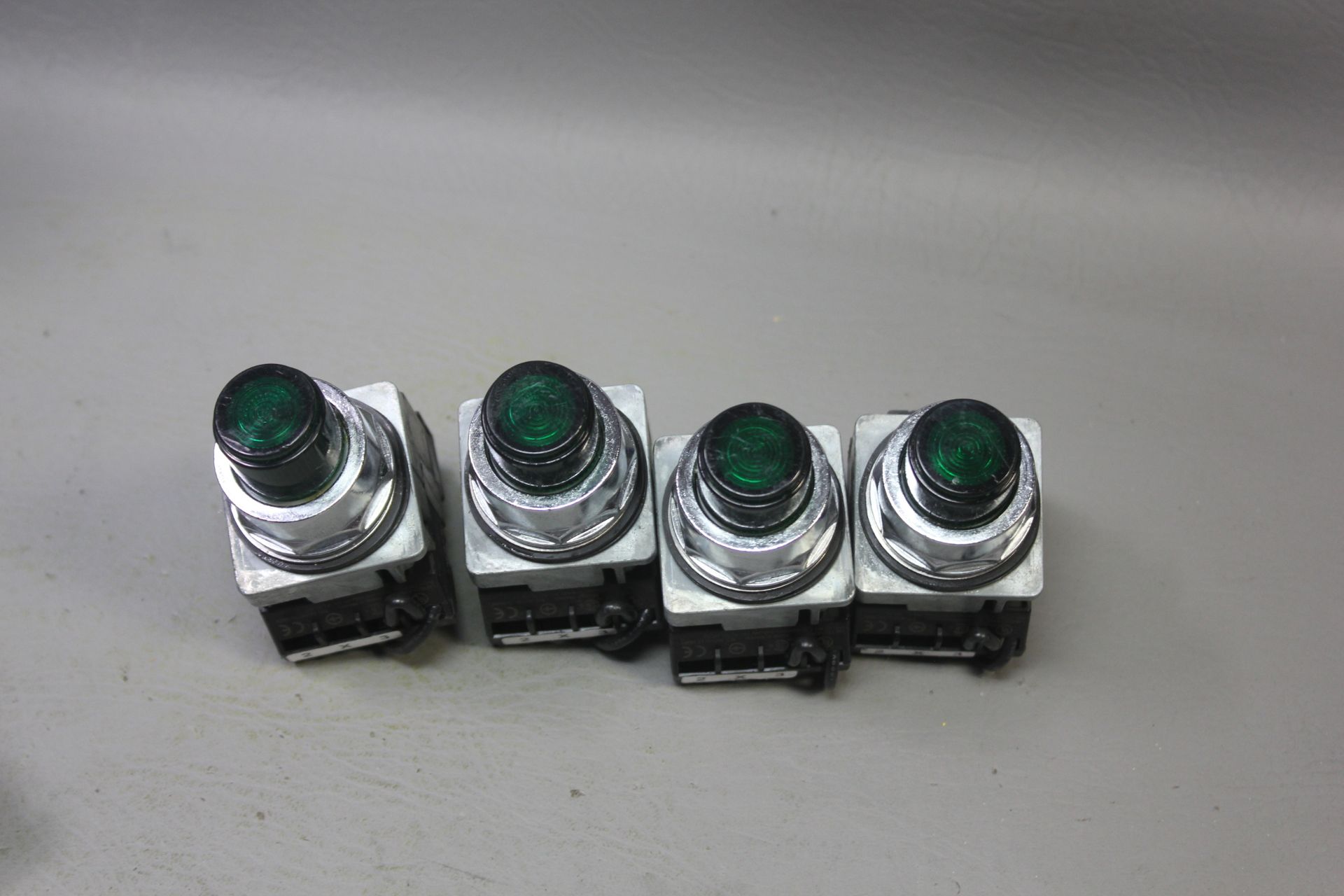 LOT OF 4 SIEMENS GREEN ILLUMINATED PUSHBUTTONS