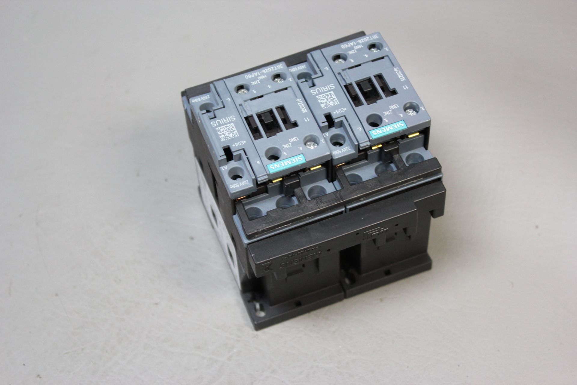 UNUSED SIEMENS REVERSING CONTACTOR - Image 2 of 3