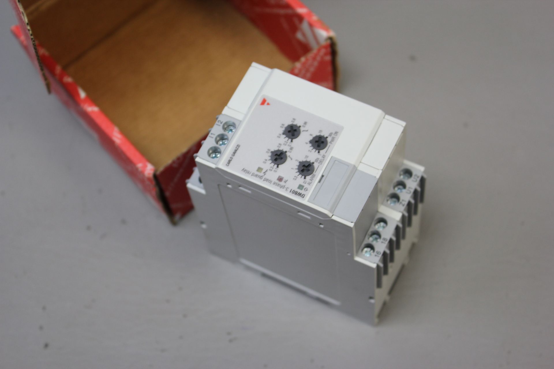 NEW CARLO GAVAZZI 3-PHASE LOAD GUARD RELAY - Image 2 of 4