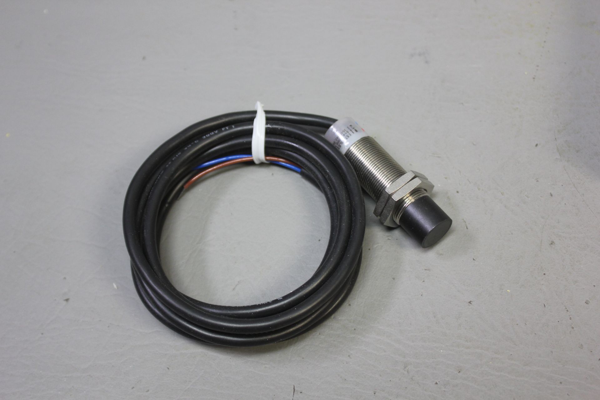 NEW CUTLER HAMMER INDUCTIVE PROXIMITY SENSOR - Image 3 of 4