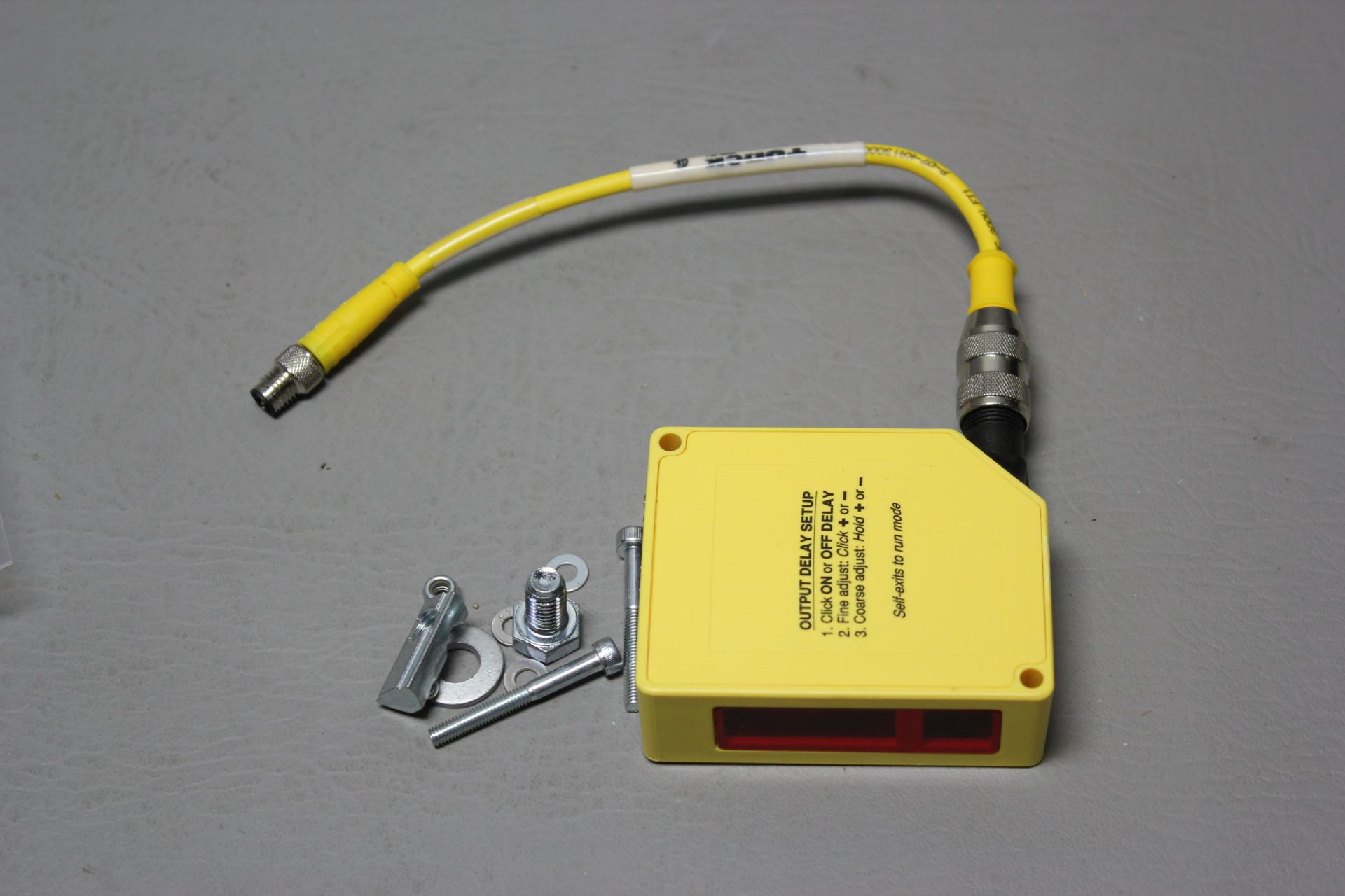 UNUSED BANNER PHOTOELECTRIC SENSOR WITH CABLE - Bild 2 aus 4