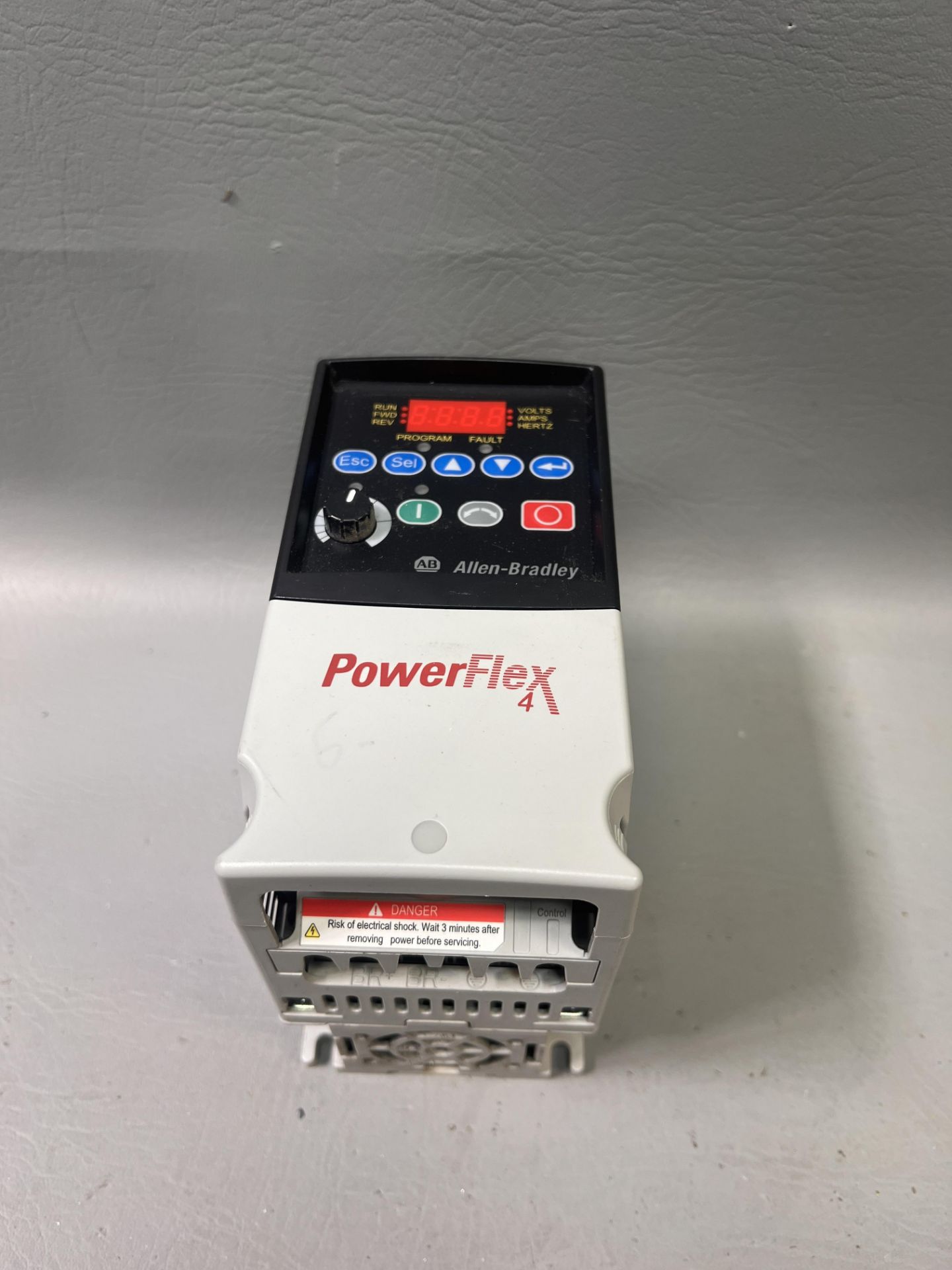 ALLEN BRADLEY POWERFLEX 4 AC DRIVE 1HP