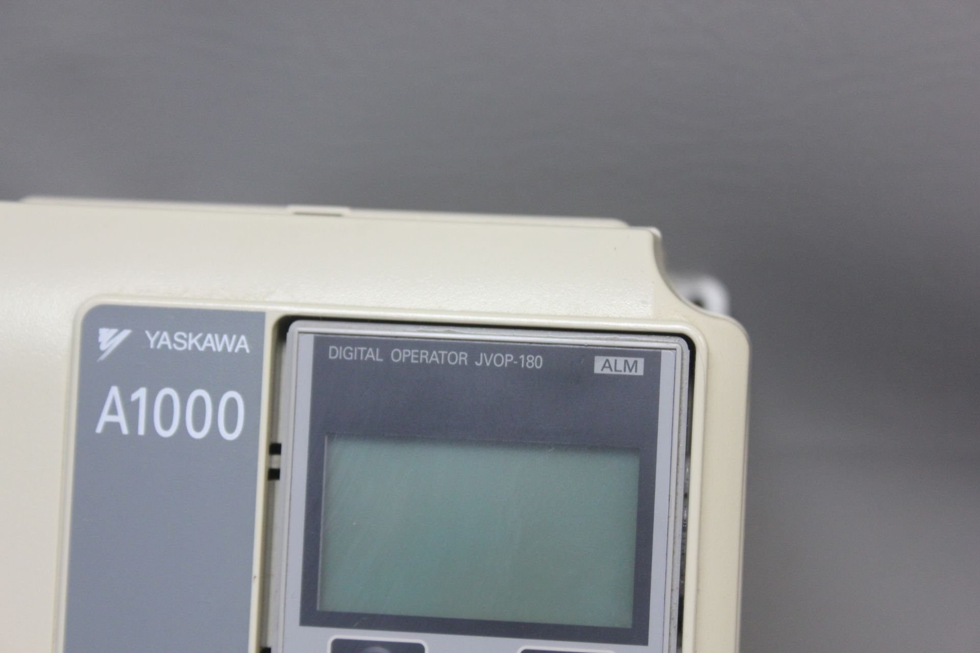 YASKAWA A1000 15HP AC DRIVE WITH DIGITAL OPERATOR - Image 4 of 5