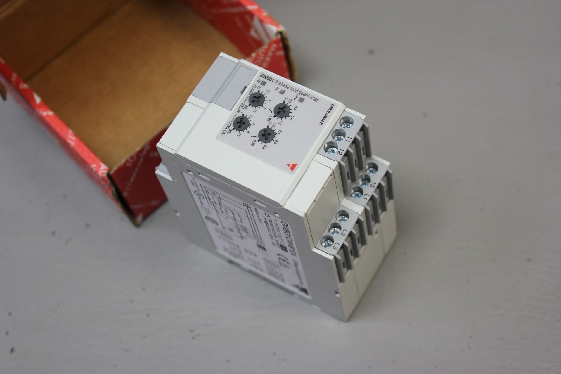 NEW CARLO GAVAZZI 3-PHASE LOAD GUARD RELAY - Image 3 of 4