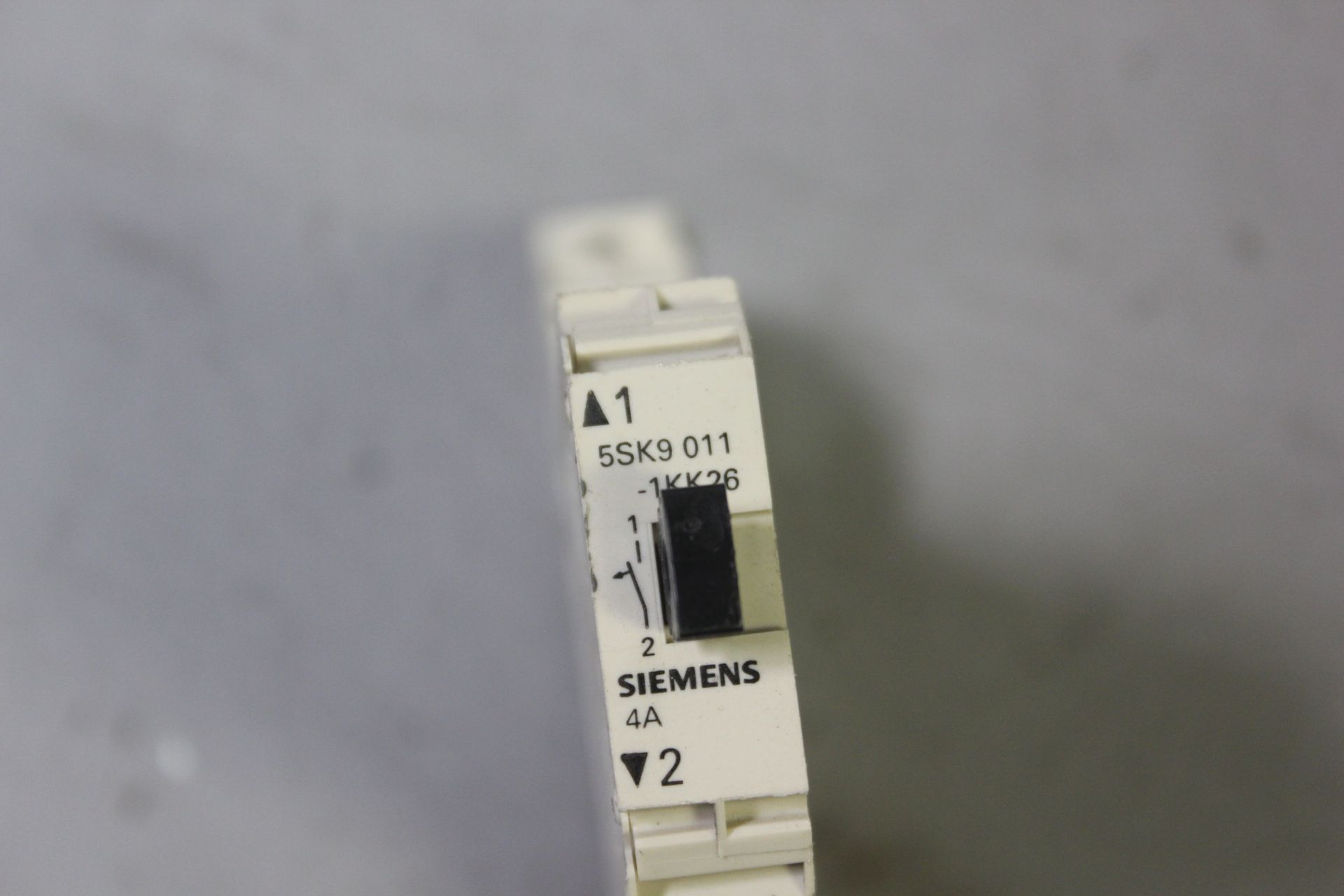 LOT OF 10 SIEMENS CIRCUIT BREAKER FOR AUX CIRCUIT - Image 2 of 3