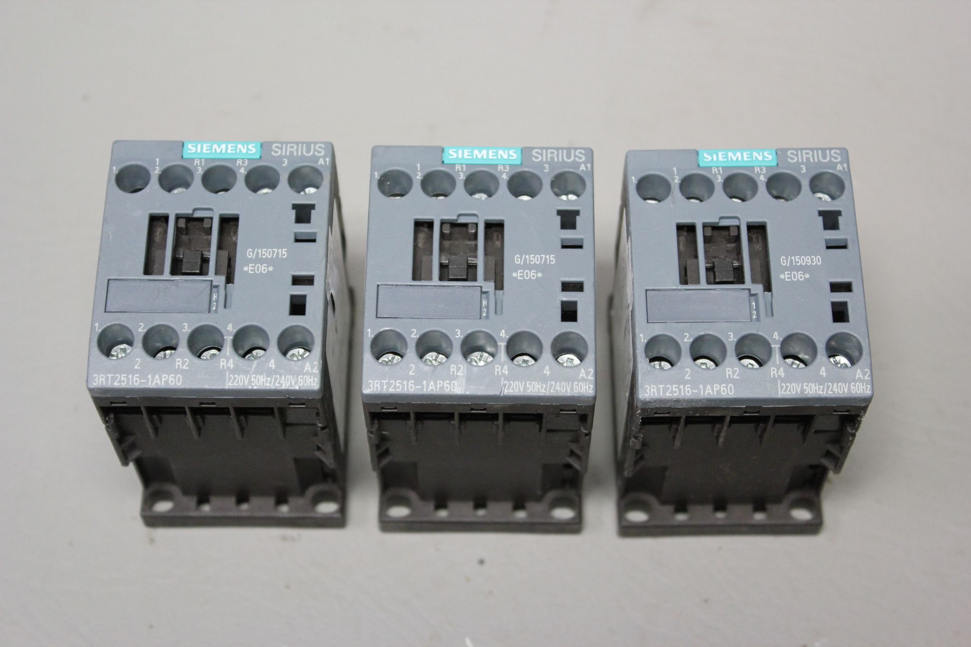 3 UNUSED SIEMENS CONTACTORS