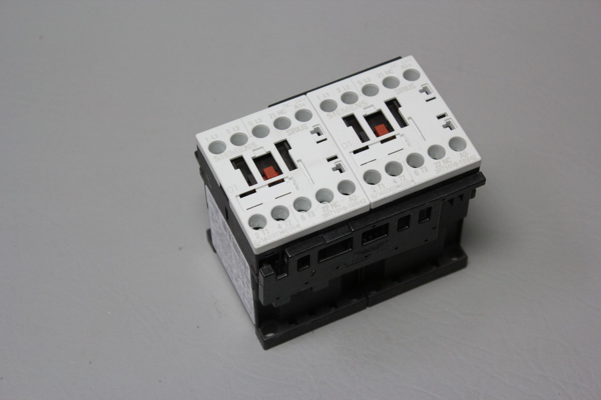 UNUSED SIEMENS REVERSING CONTACTOR